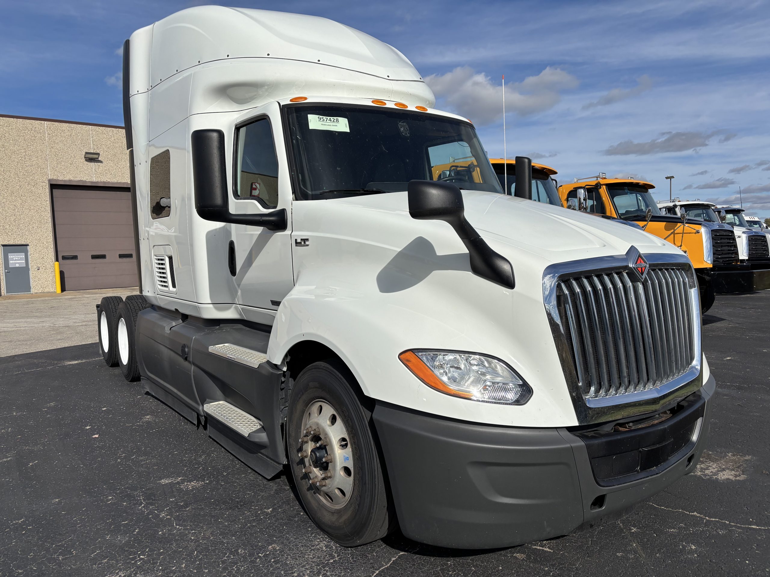 2022 International LT625 2022 International LT625 - image 3 of 6