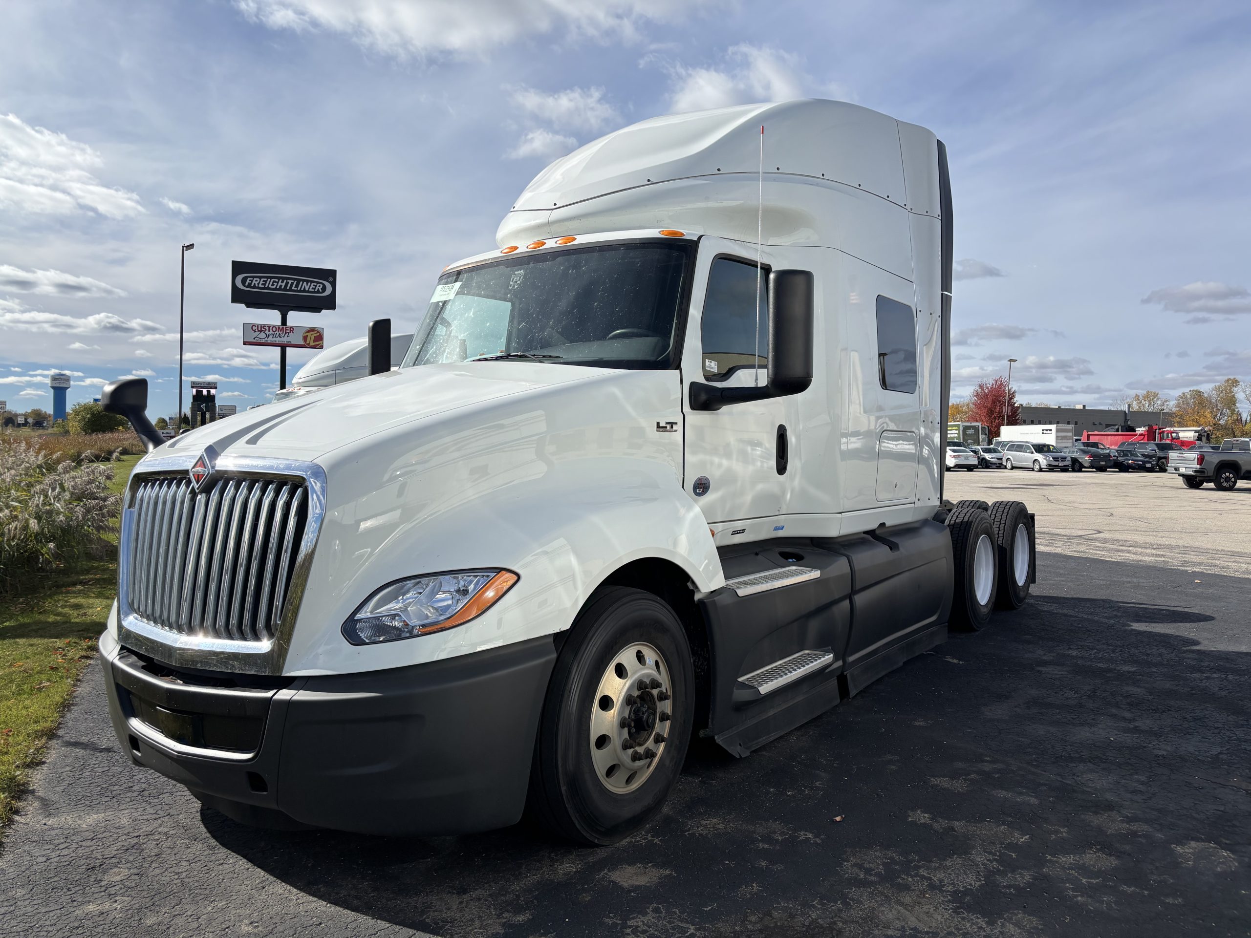 2022 International LT625 2022 International LT625 - image 1 of 6