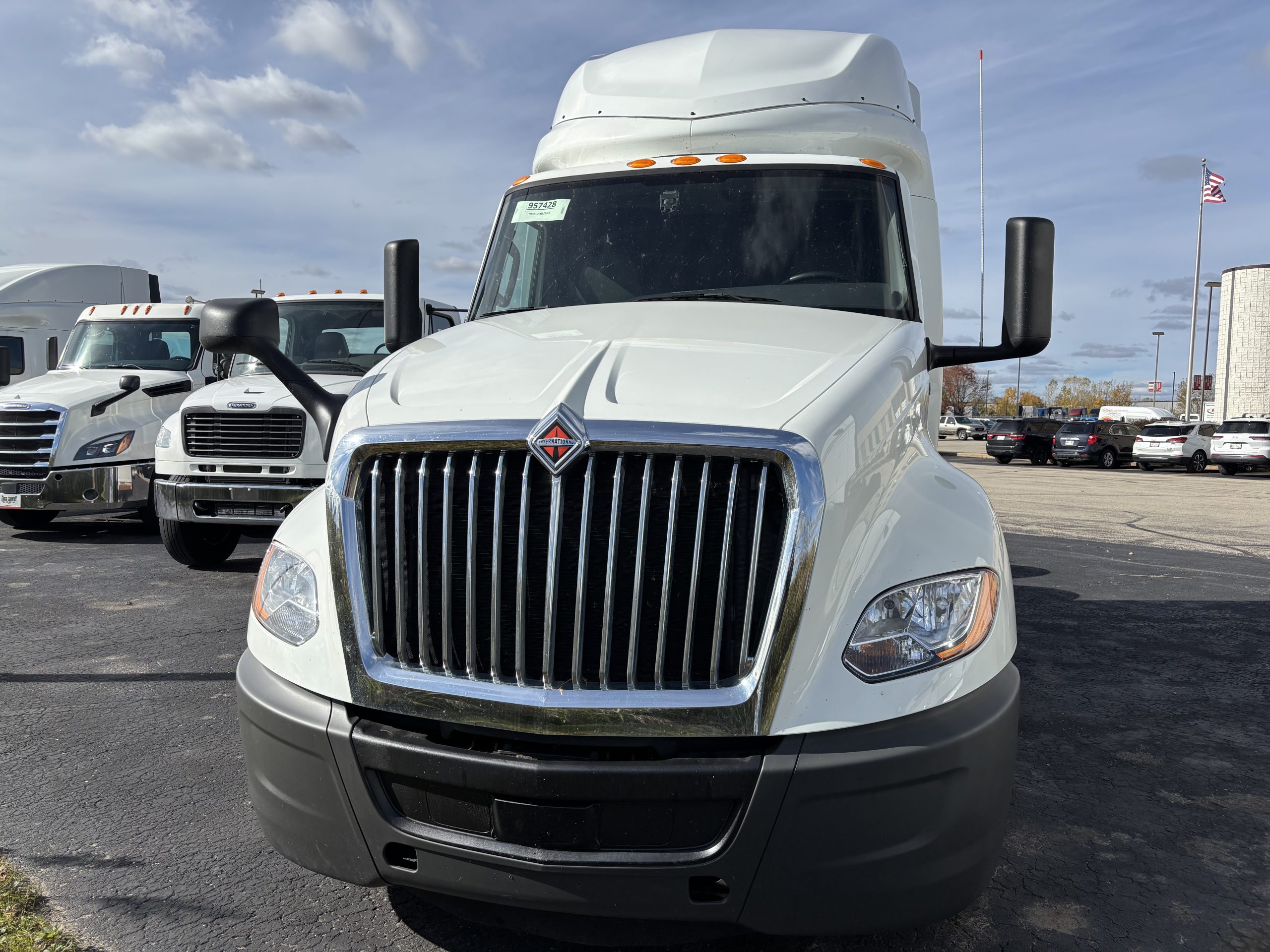 2022 International LT625 2022 International LT625 - image 2 of 6