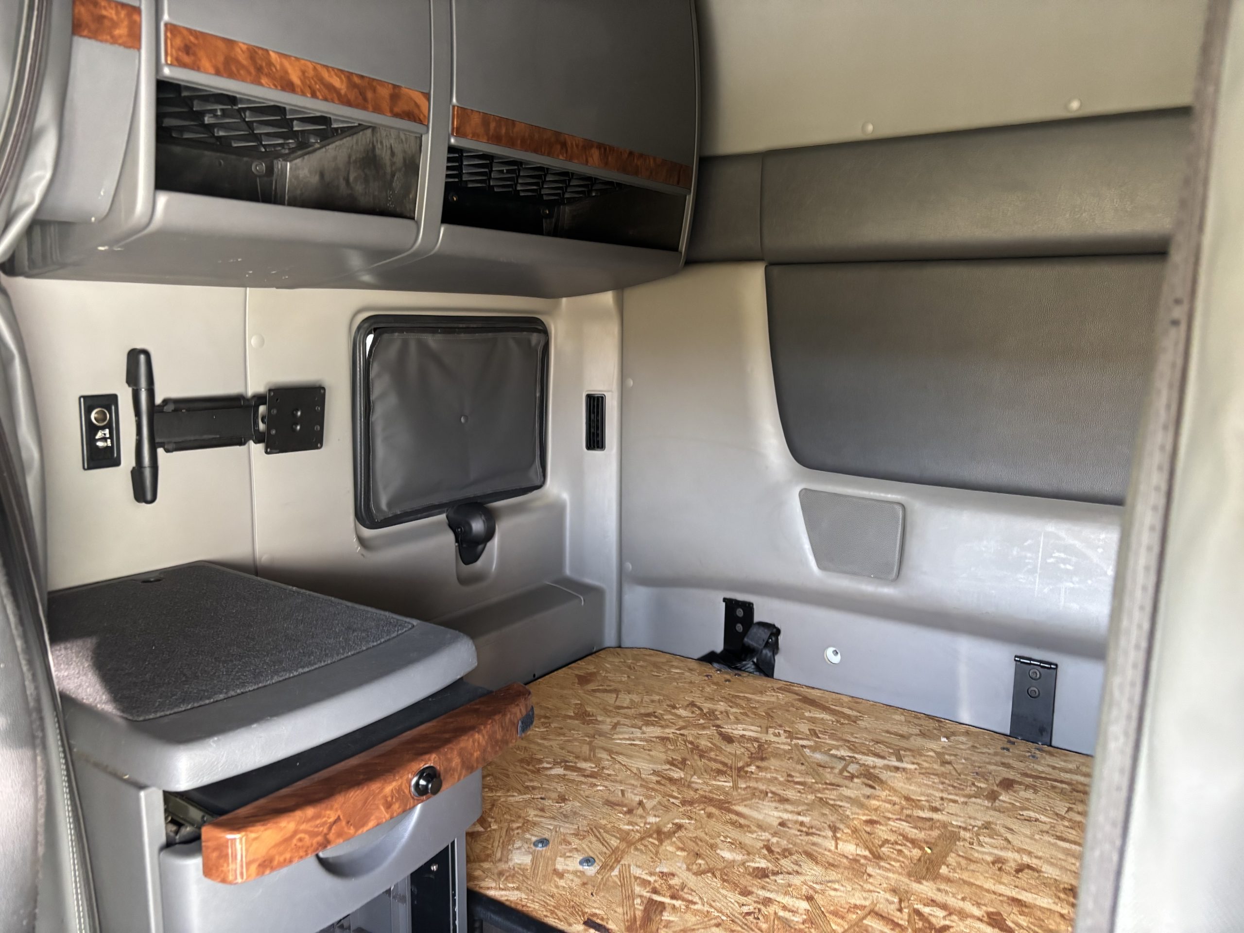 2022 International LT625 2022 International LT625 - image 4 of 6