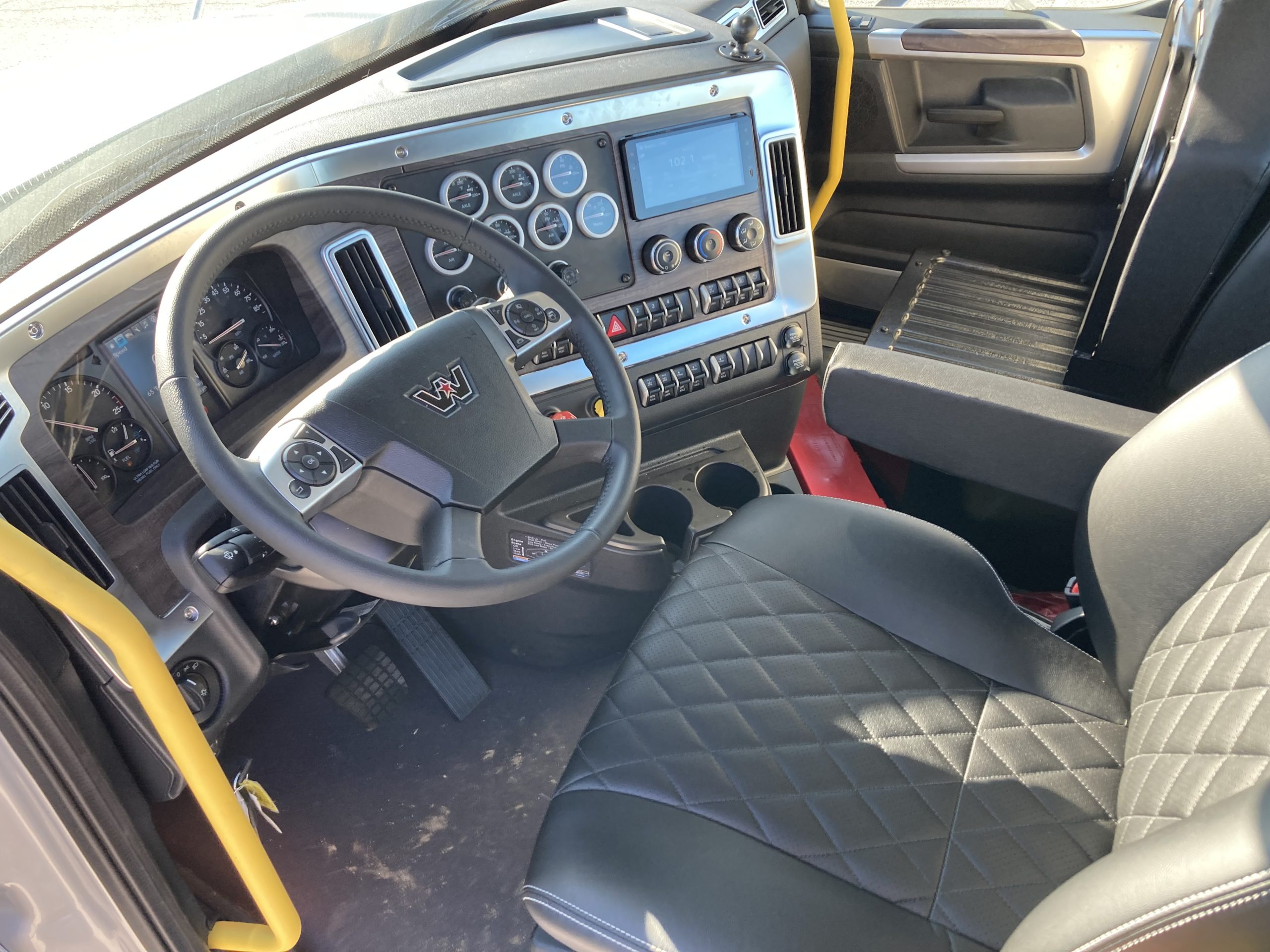 2026 Western Star 47X 2026 Western Star 47X - image 5 of 6