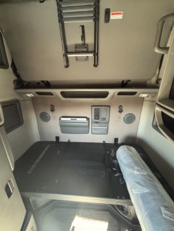 2022 Volvo VNL760 2022 Volvo VNL760 - image 6 of 6