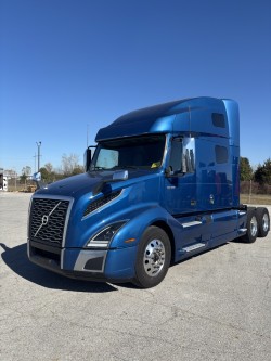 2022 Volvo VNL760 2022 Volvo VNL760 - image 1 of 6