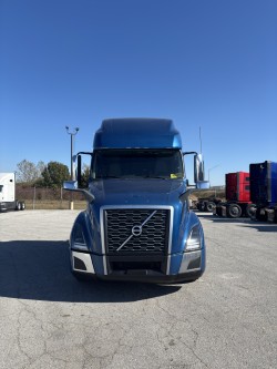 2022 Volvo VNL760 2022 Volvo VNL760 - image 2 of 6