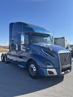 2022 Volvo VNL760 2022 Volvo VNL760 - image 3 of 6