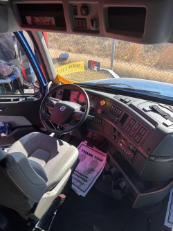 2022 Volvo VNL760 2022 Volvo VNL760 - image 5 of 6