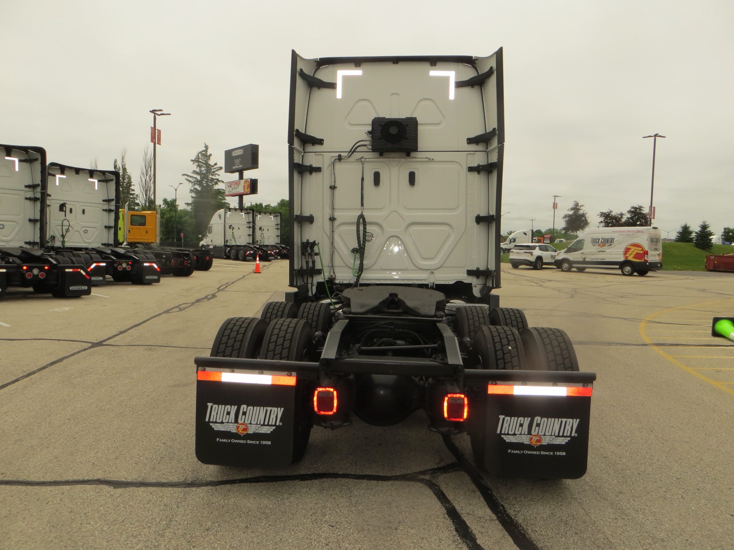 2022 Freightliner PT126 2022 Freightliner PT126 - image 4 of 6