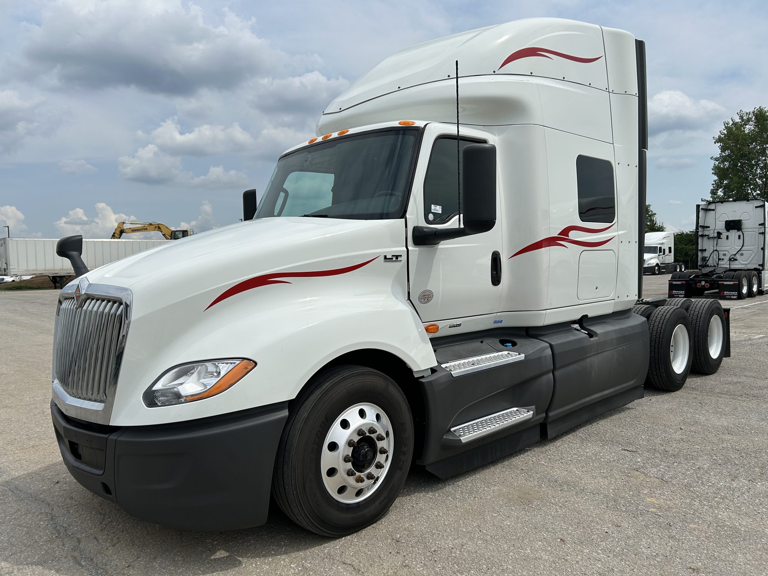 2022 International LT625 - image 1 of 6