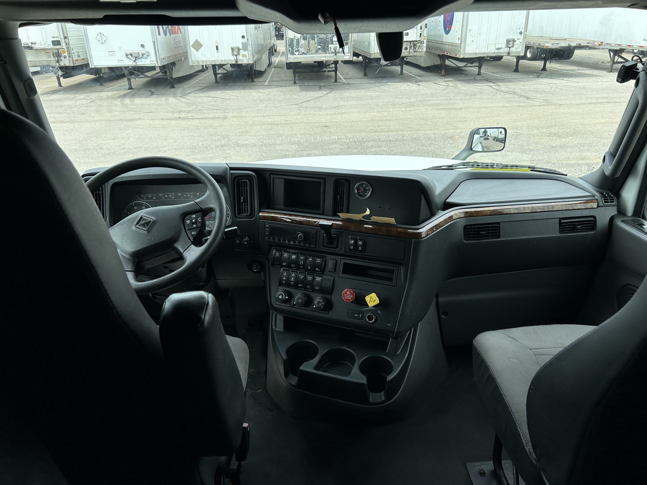 2022 International LT625 - image 5 of 6