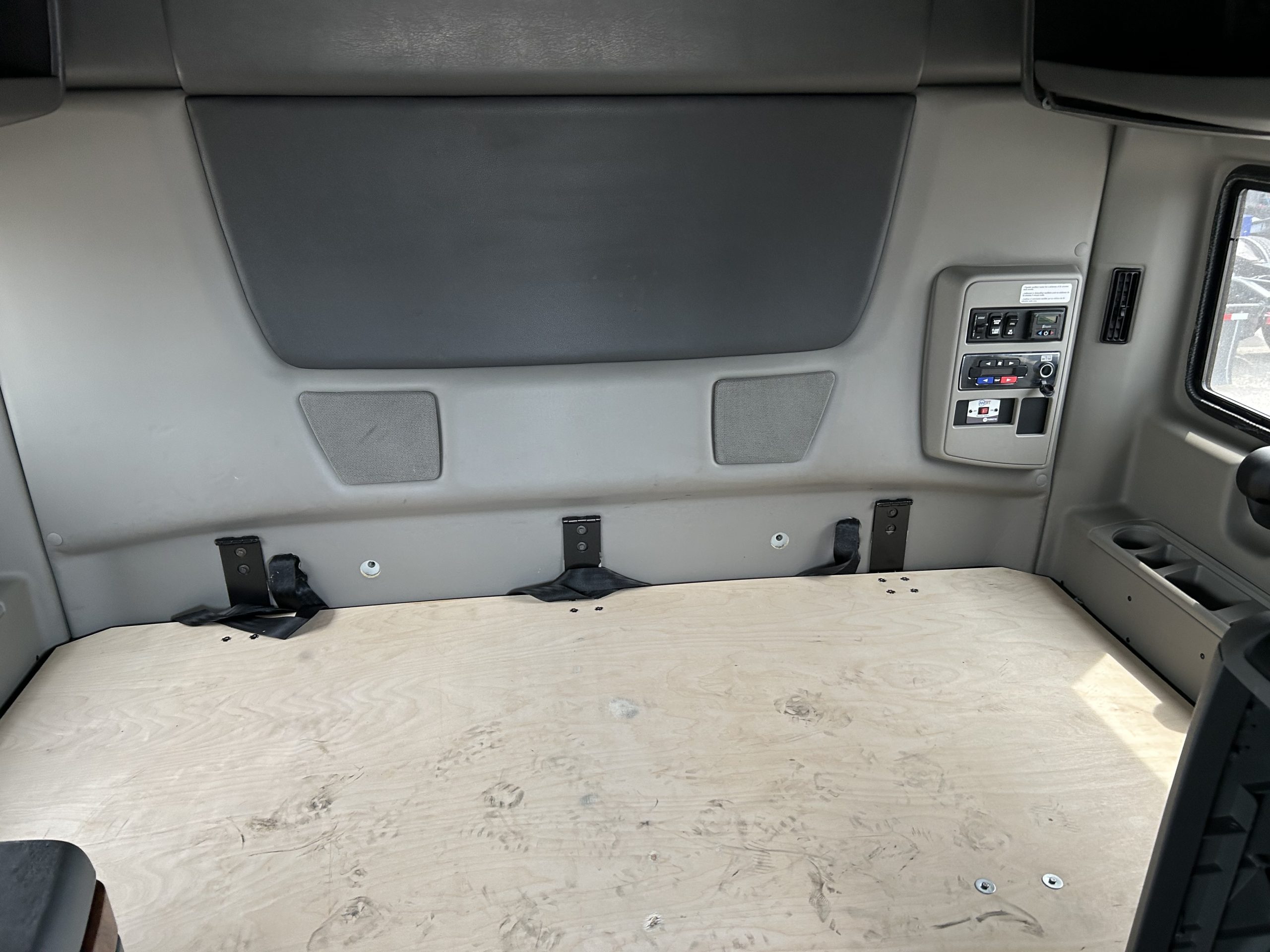 2022 International LT625 - image 6 of 6