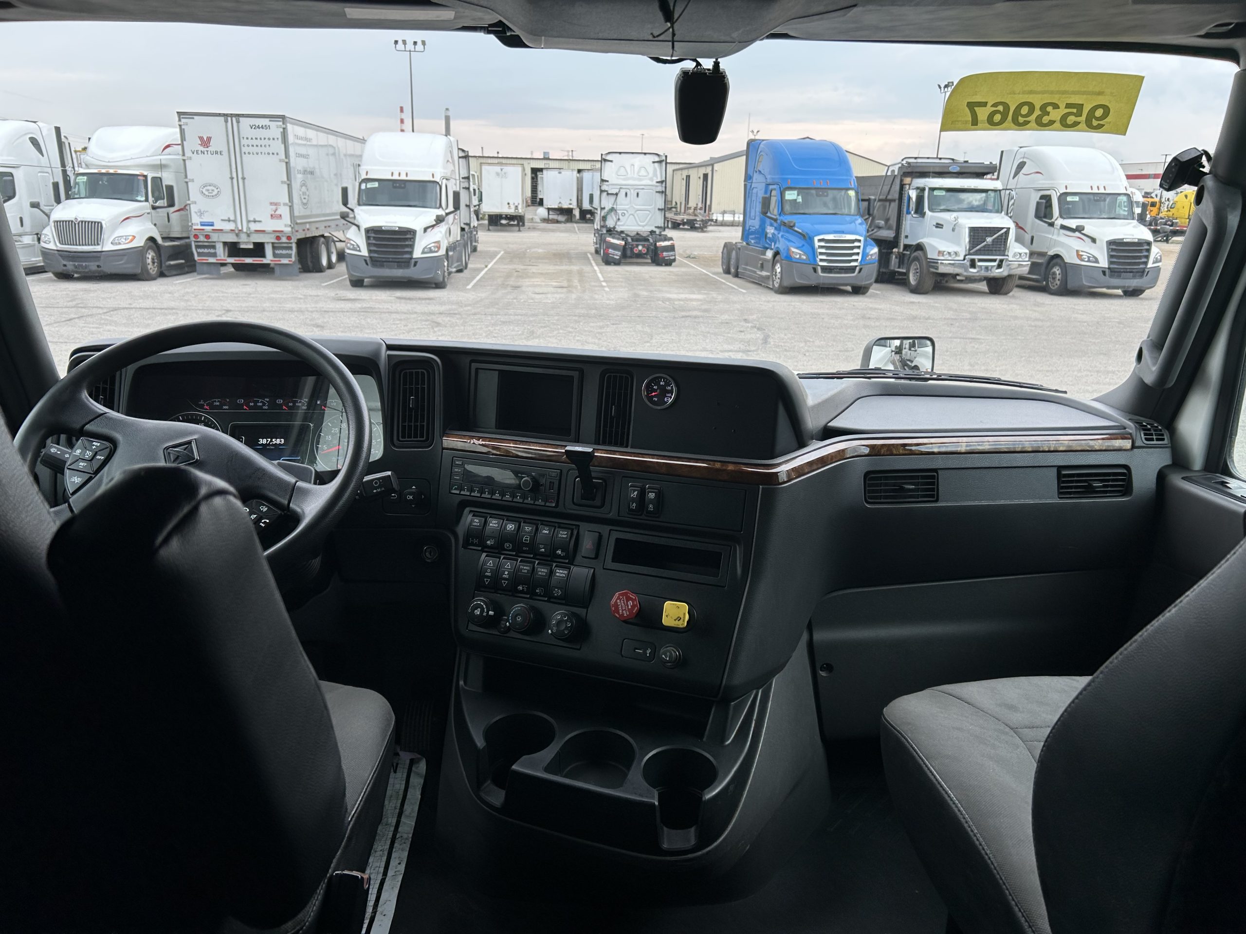 2022 International LT625 2022 International LT625 - image 5 of 6