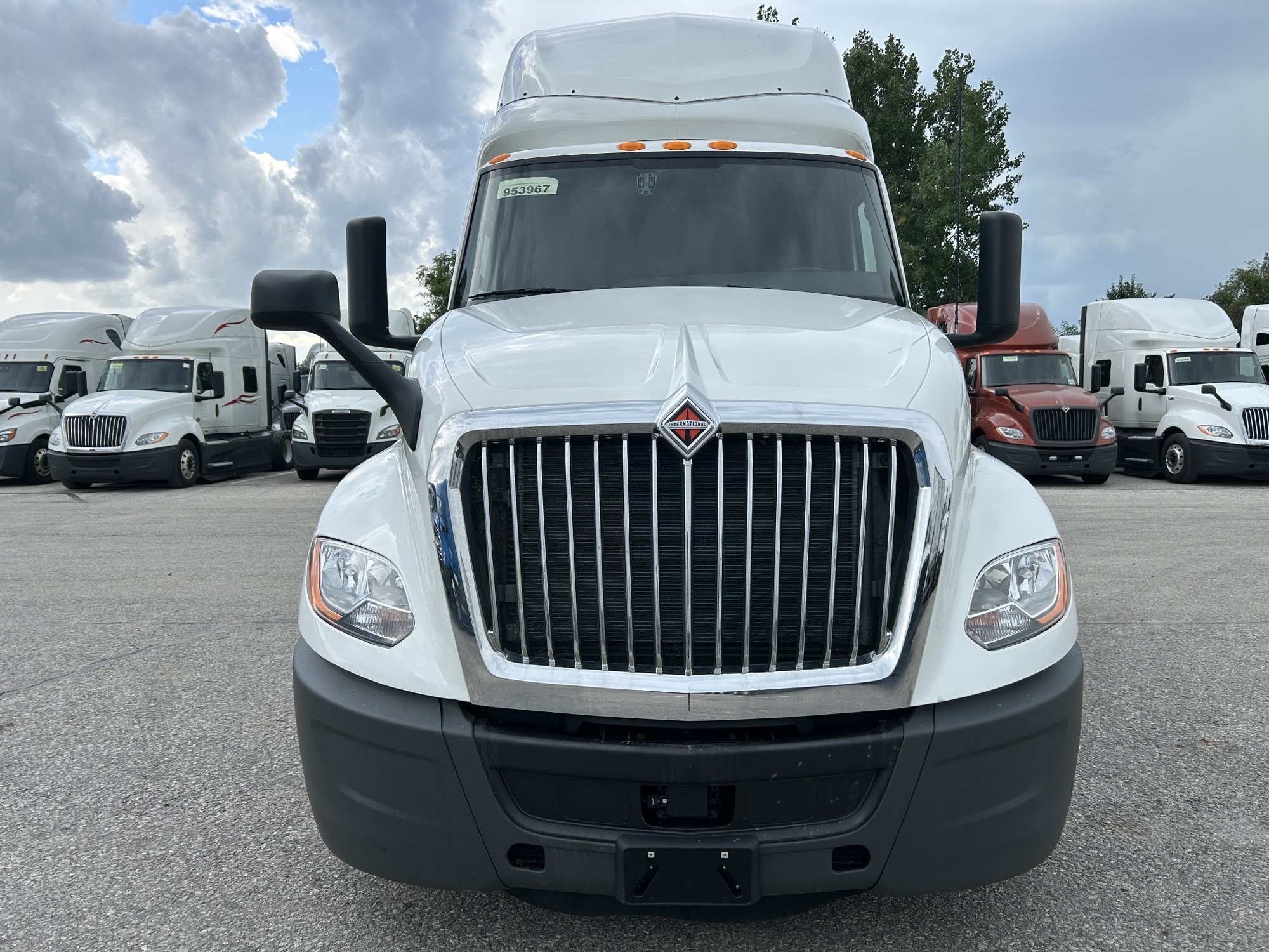 2022 International LT625 2022 International LT625 - image 2 of 6