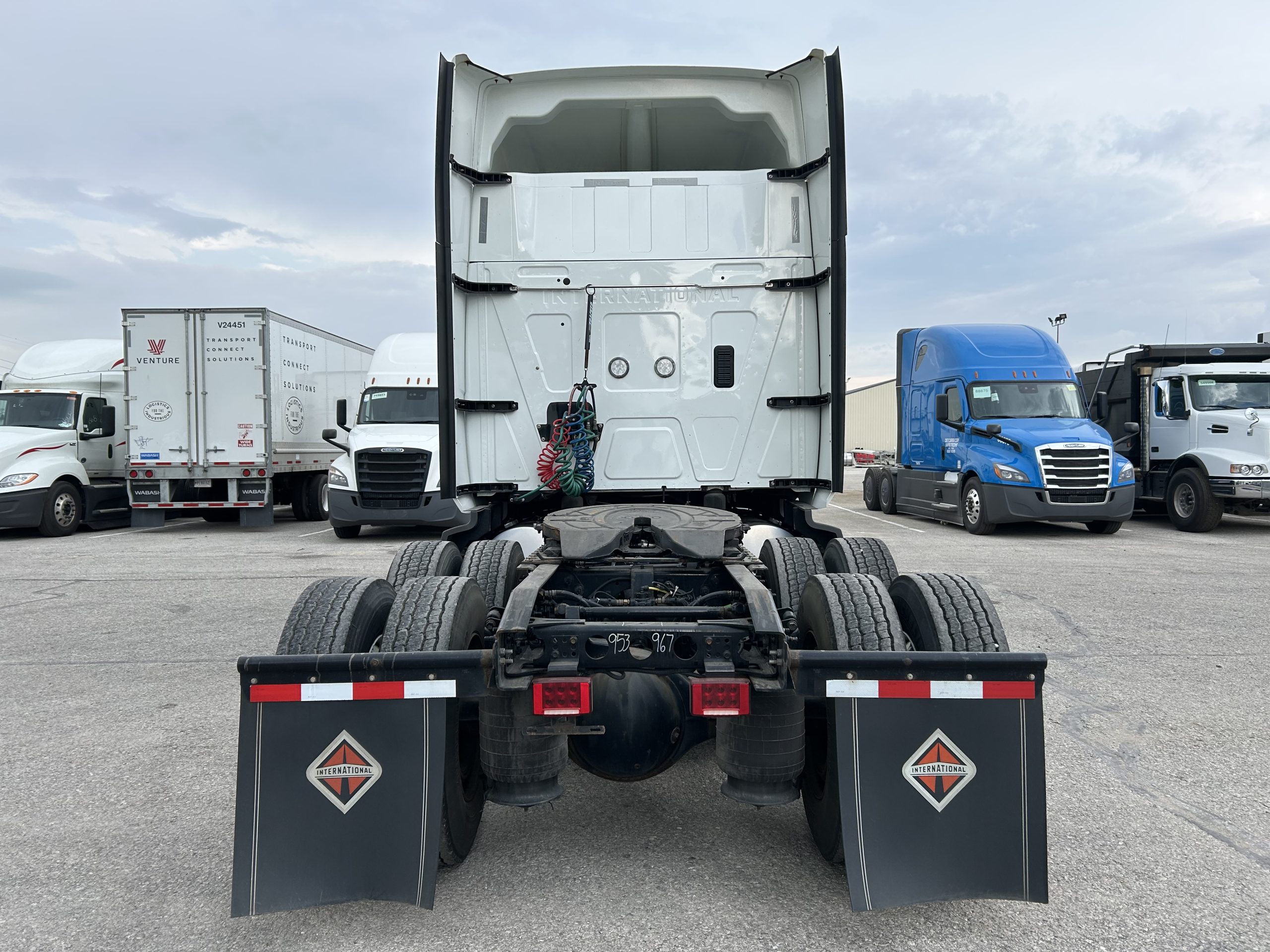 2022 International LT625 2022 International LT625 - image 4 of 6