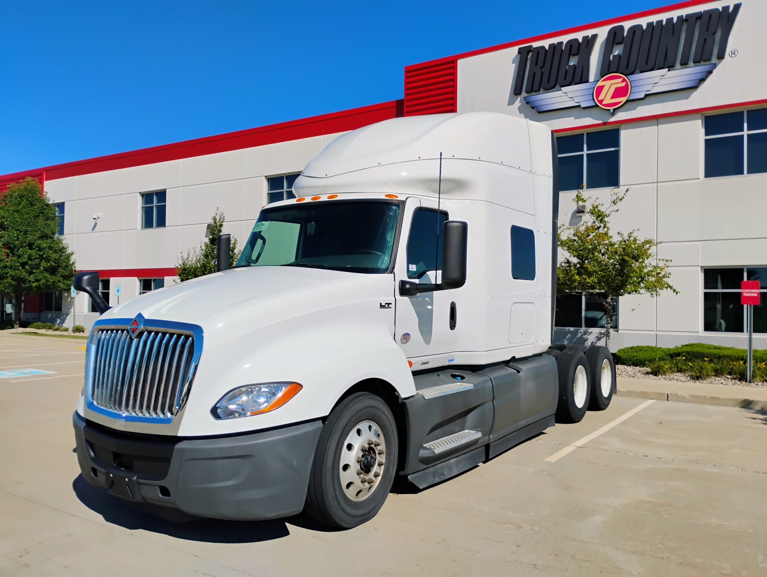 2022 International LT625 2022 International LT625 - image 1 of 6