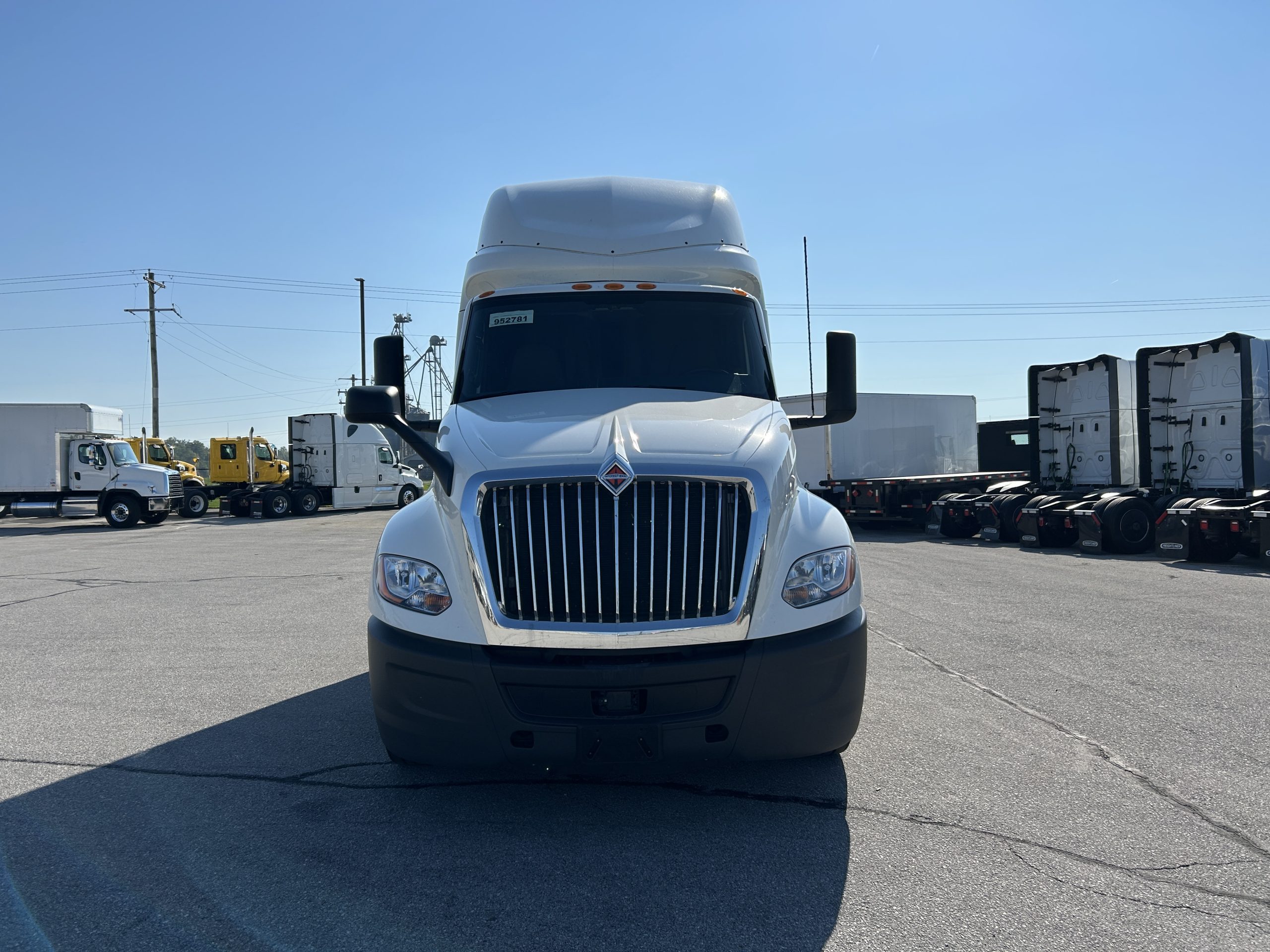 2022 International LT625 - image 5 of 6