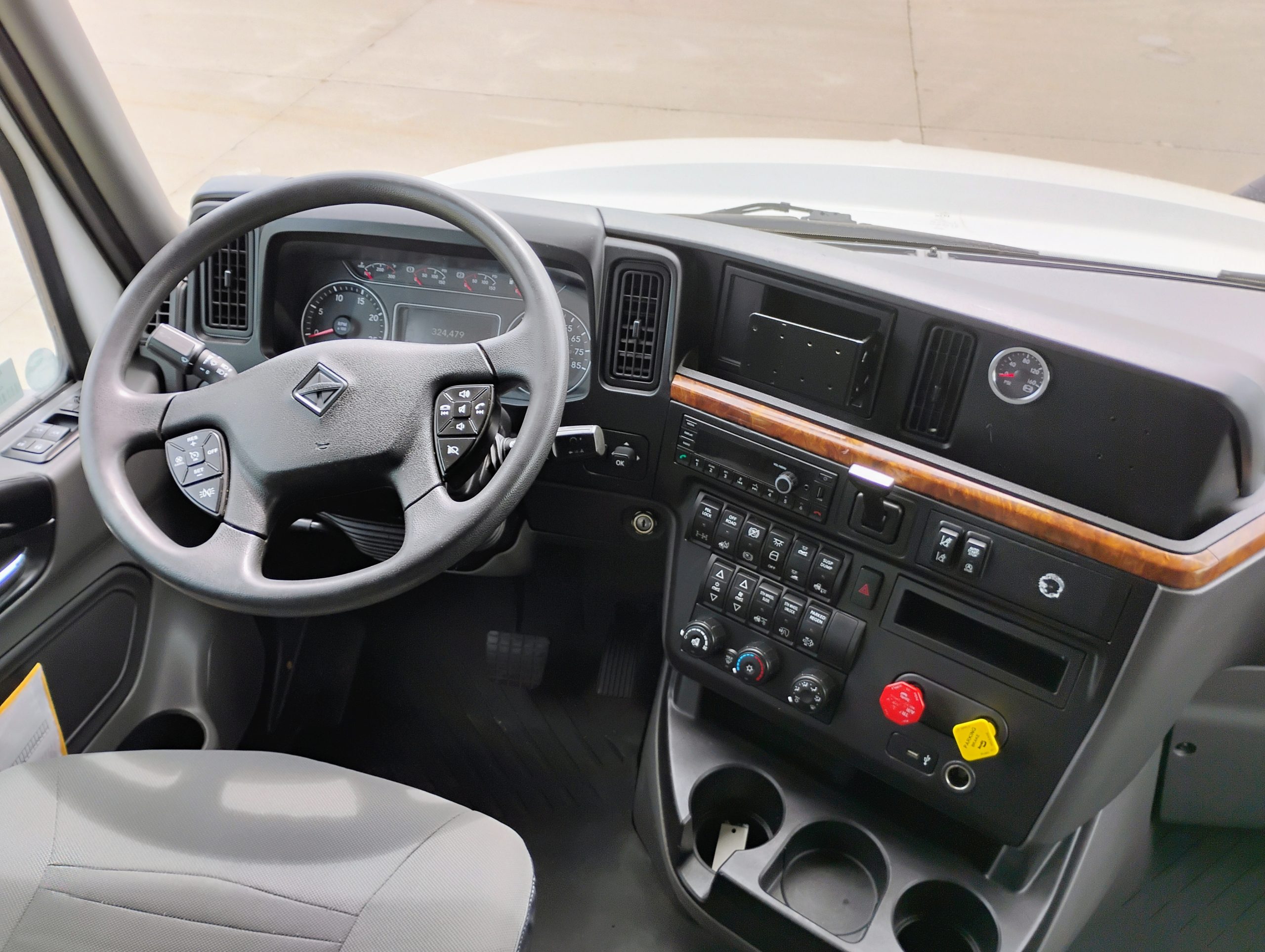 2022 International LT625 2022 International LT625 - image 5 of 6