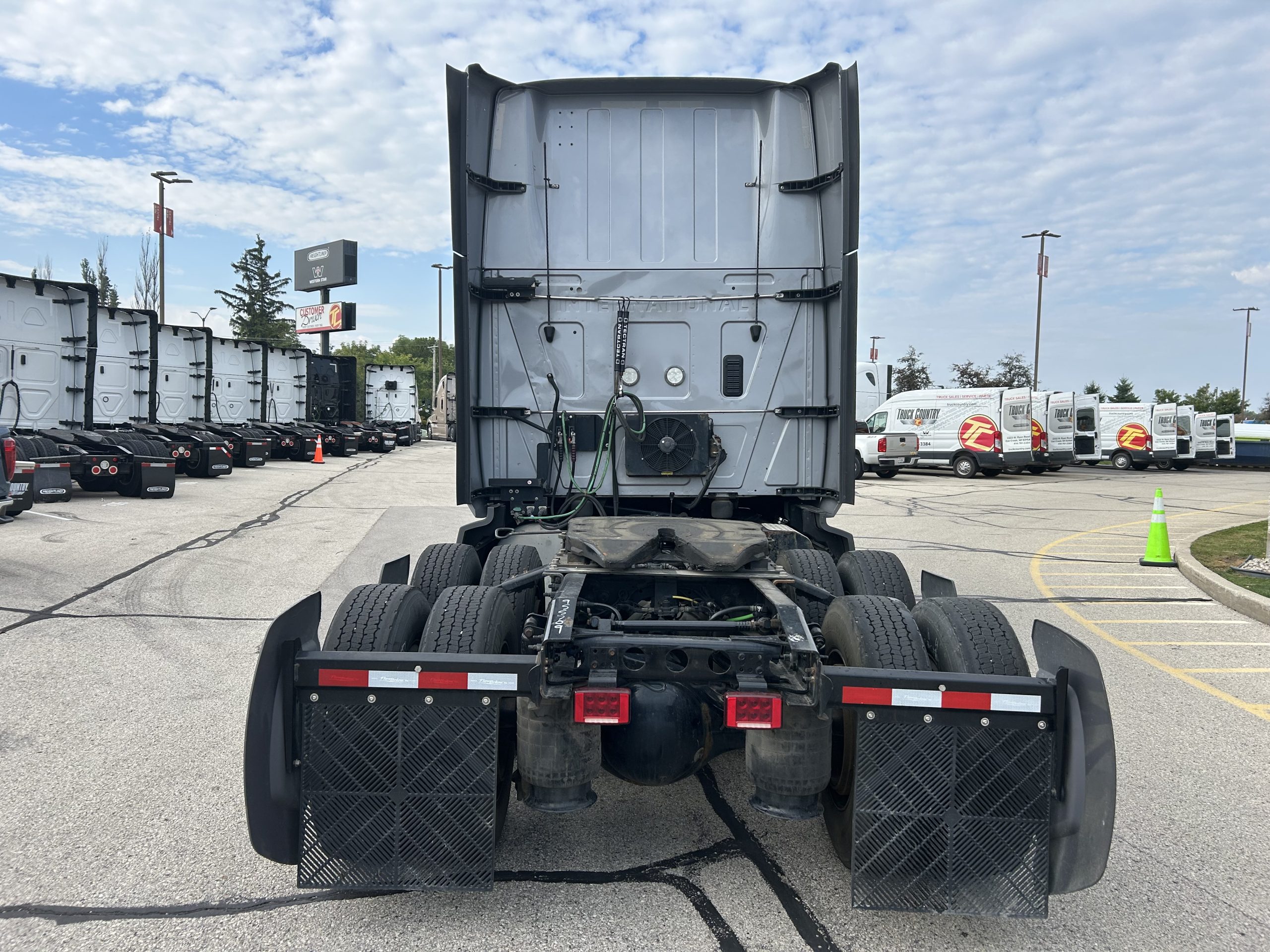 2022 International LT625 2022 International LT625 - image 4 of 6