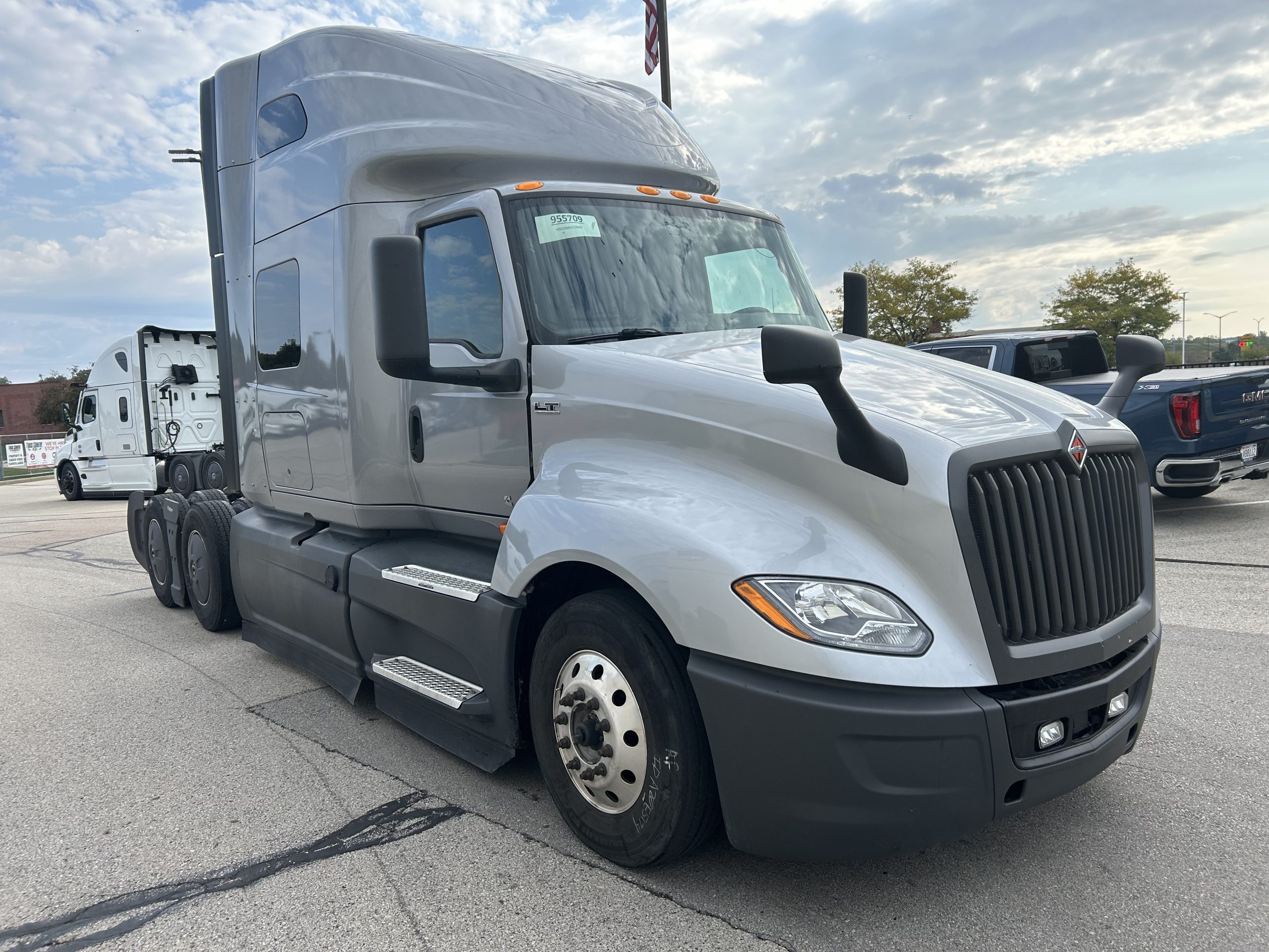 2022 International LT625 2022 International LT625 - image 3 of 6