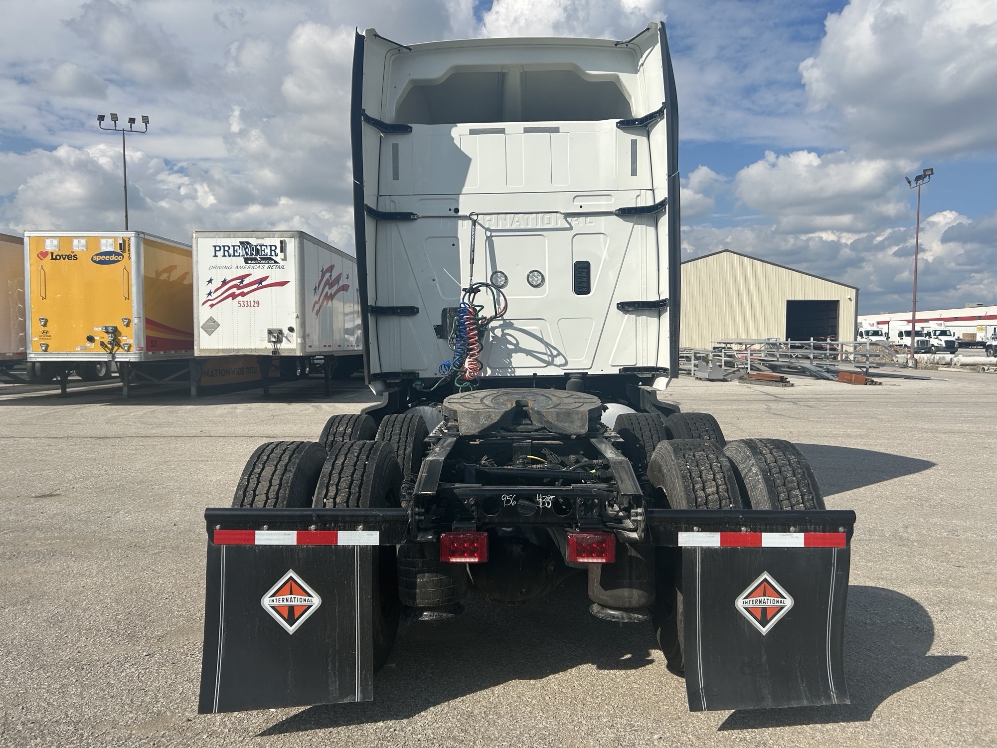 2022 International LT625 2022 International LT625 - image 4 of 6
