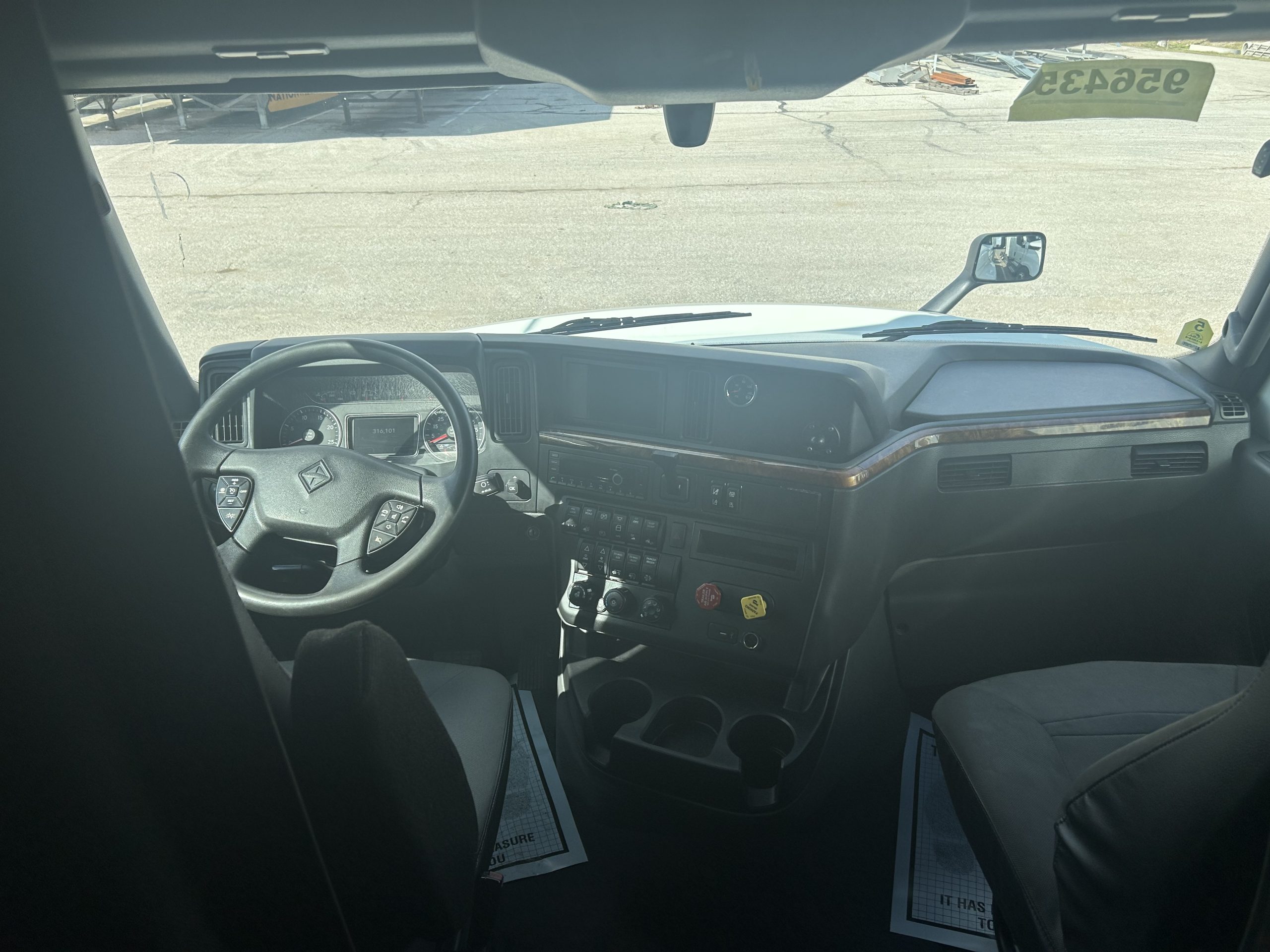 2022 International LT625 2022 International LT625 - image 5 of 6