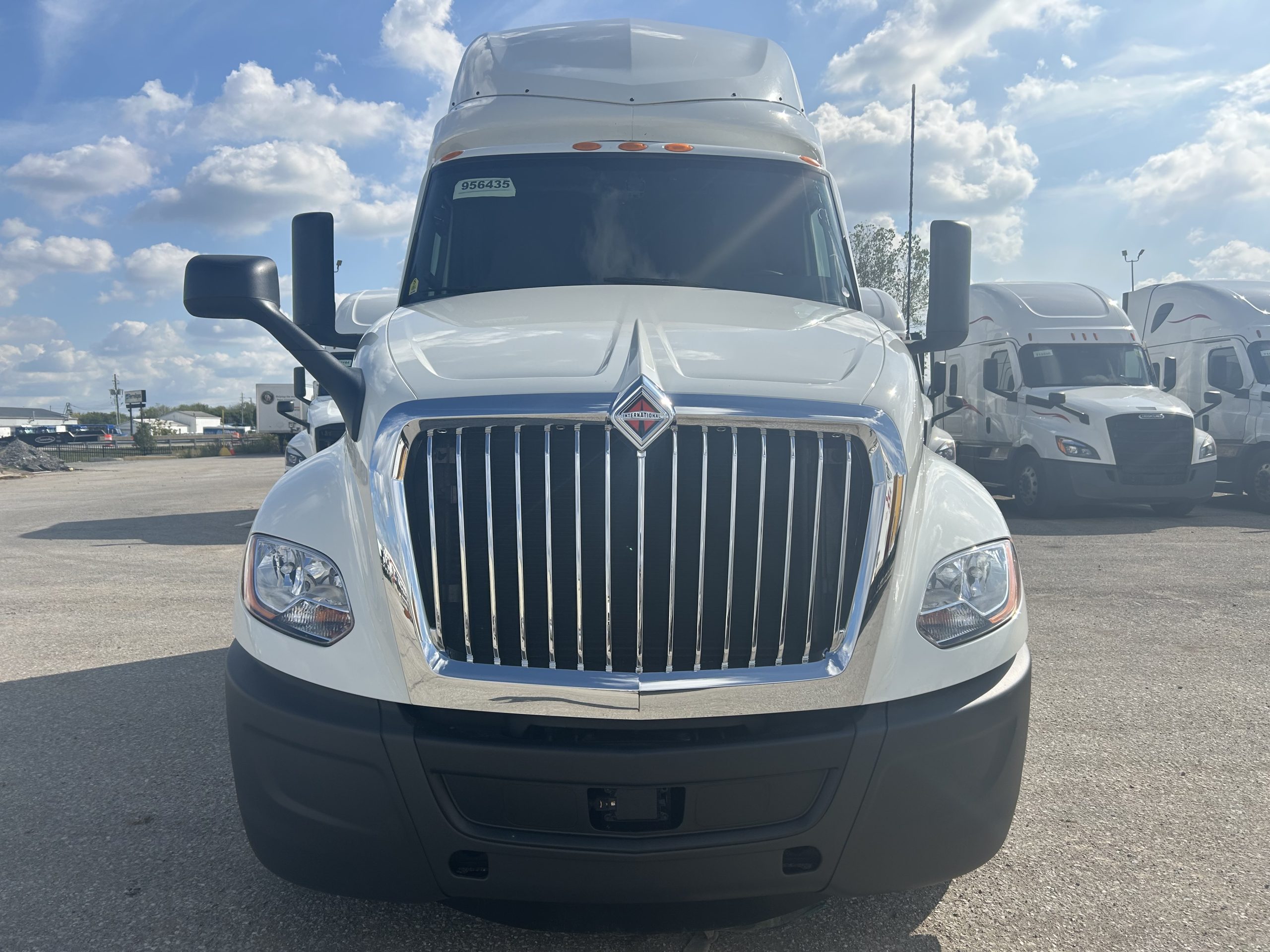 2022 International LT625 2022 International LT625 - image 2 of 6