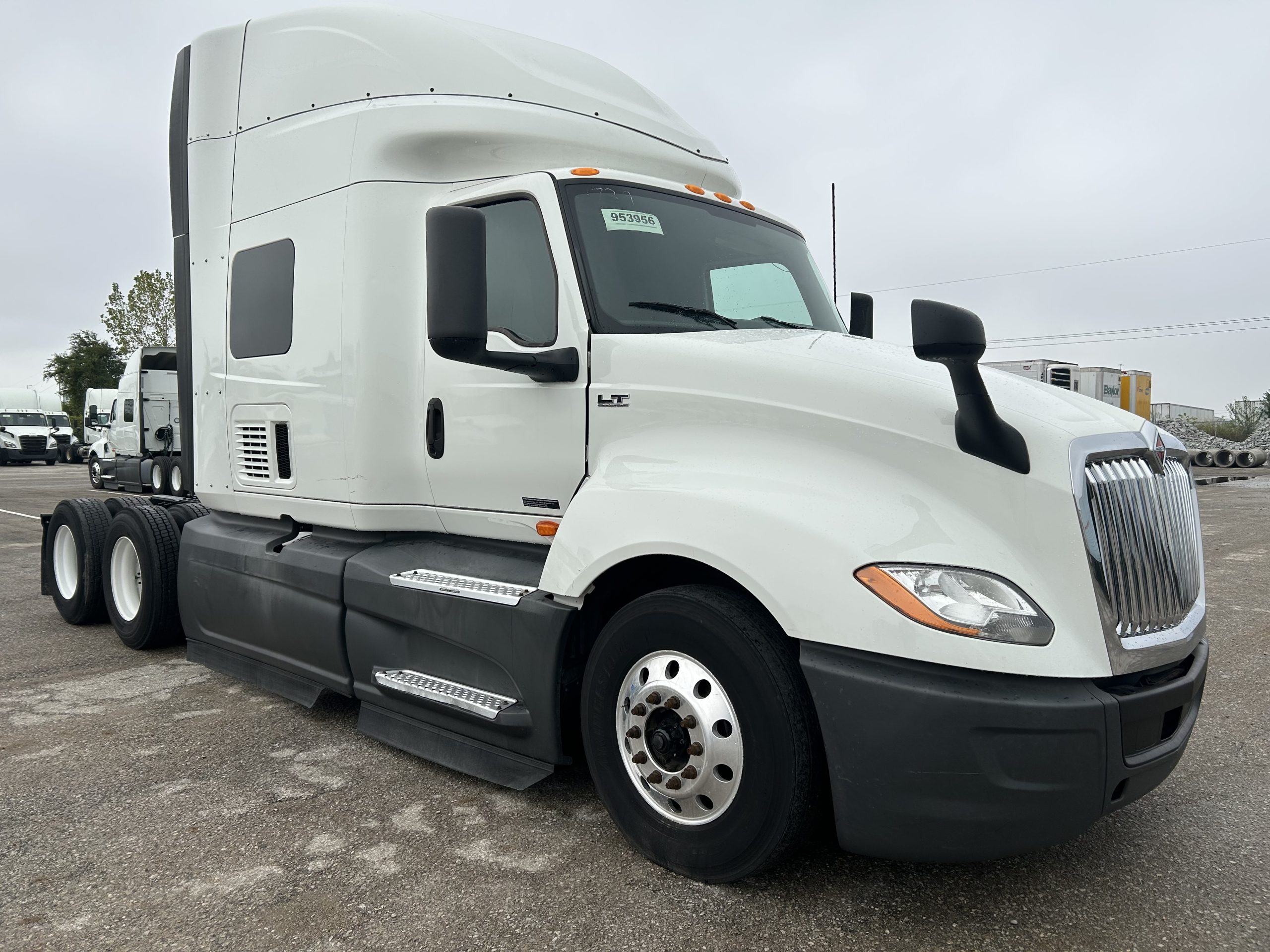 2022 International LT625 2022 International LT625 - image 3 of 6