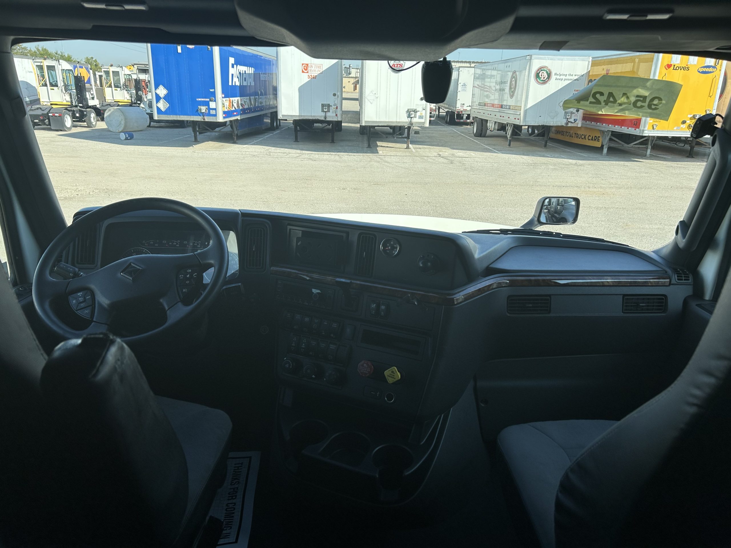 2022 International LT625 2022 International LT625 - image 4 of 5