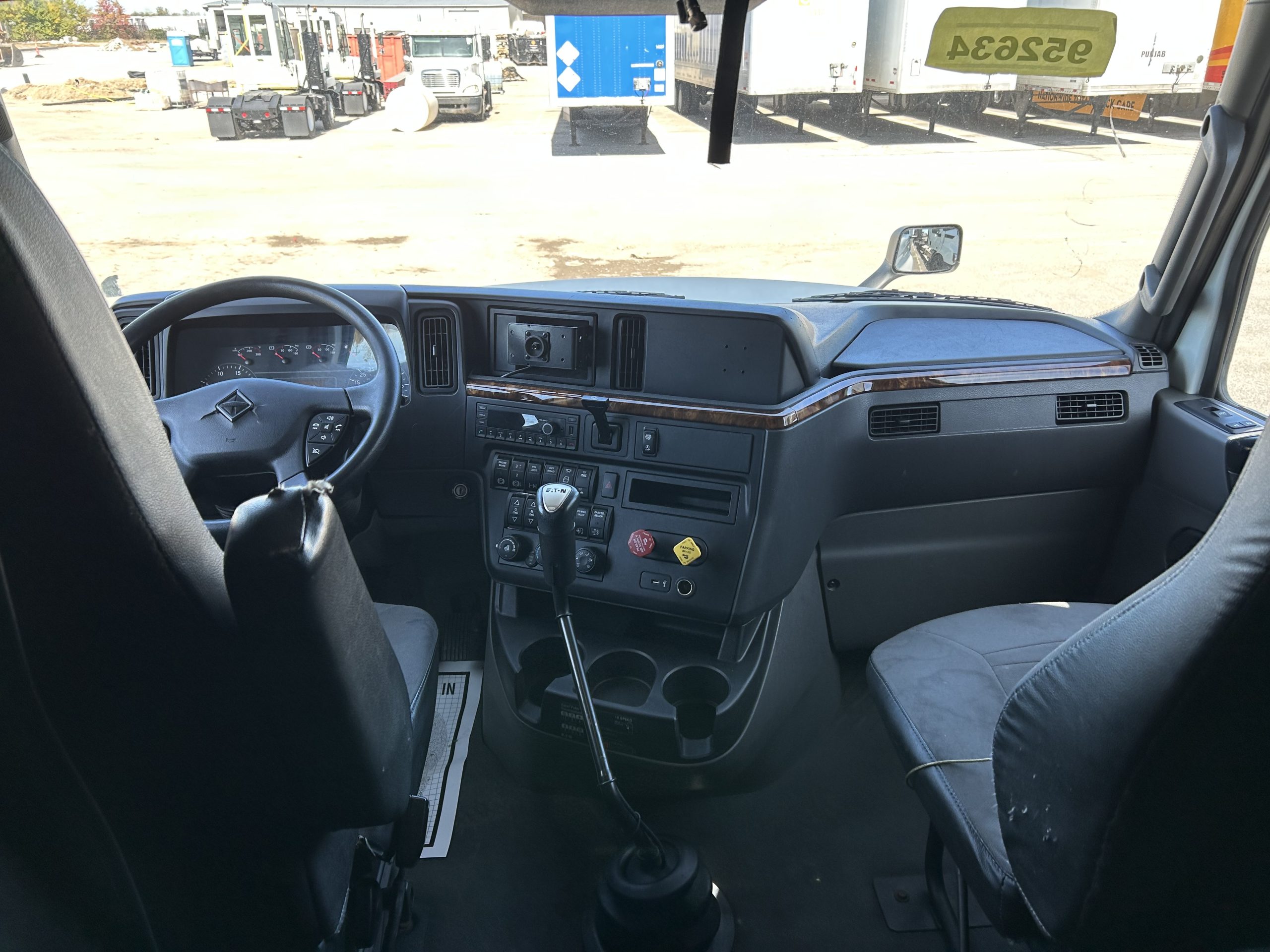 2022 International LT625 2022 International LT625 - image 5 of 6