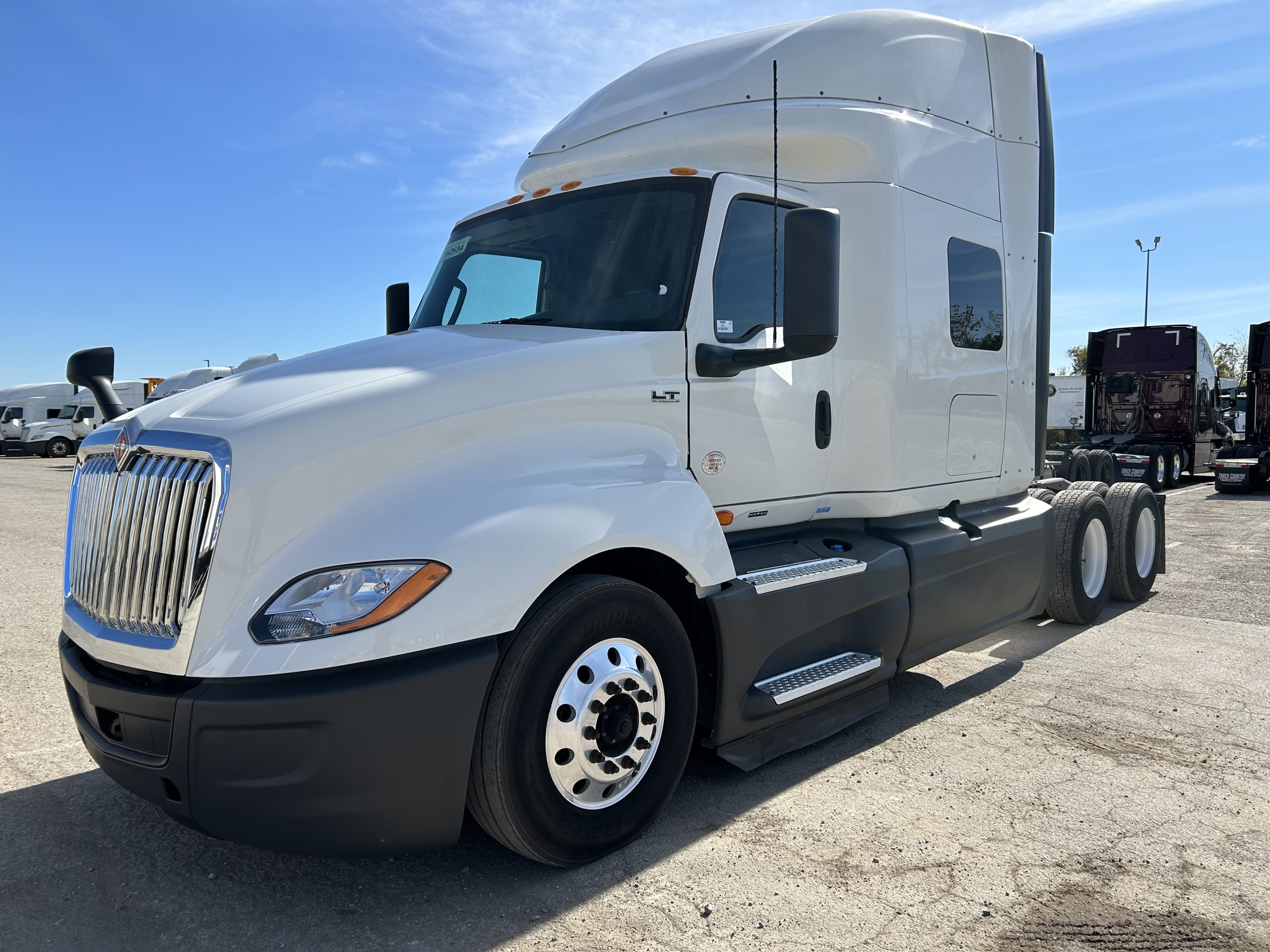 2022 International LT625 2022 International LT625 - image 1 of 6