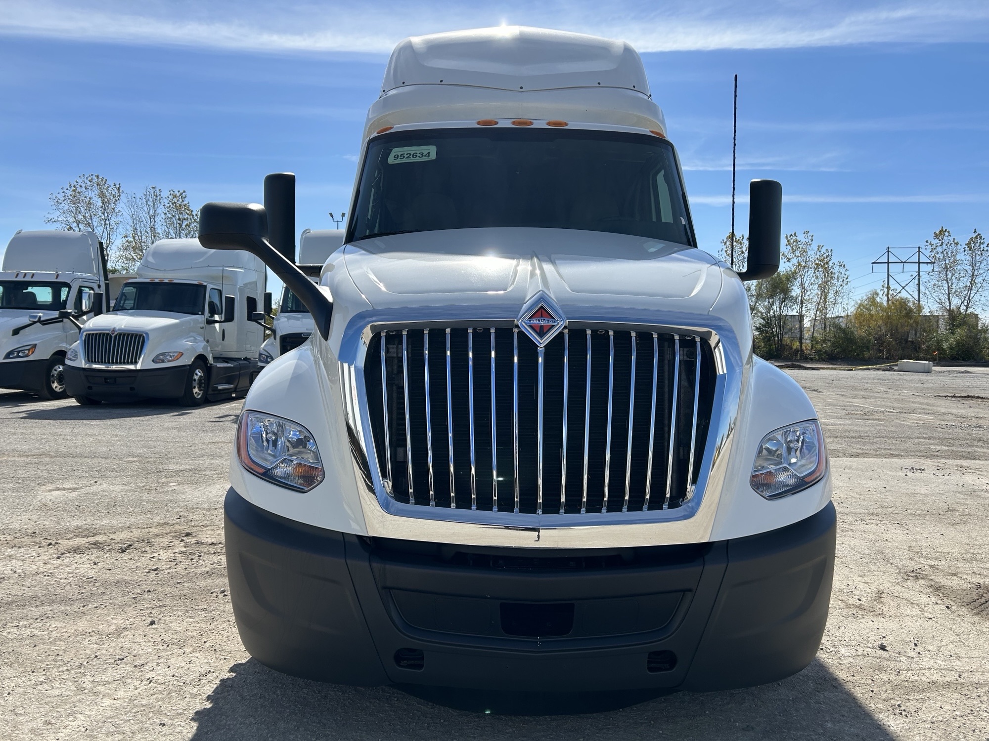 2022 International LT625 2022 International LT625 - image 2 of 6