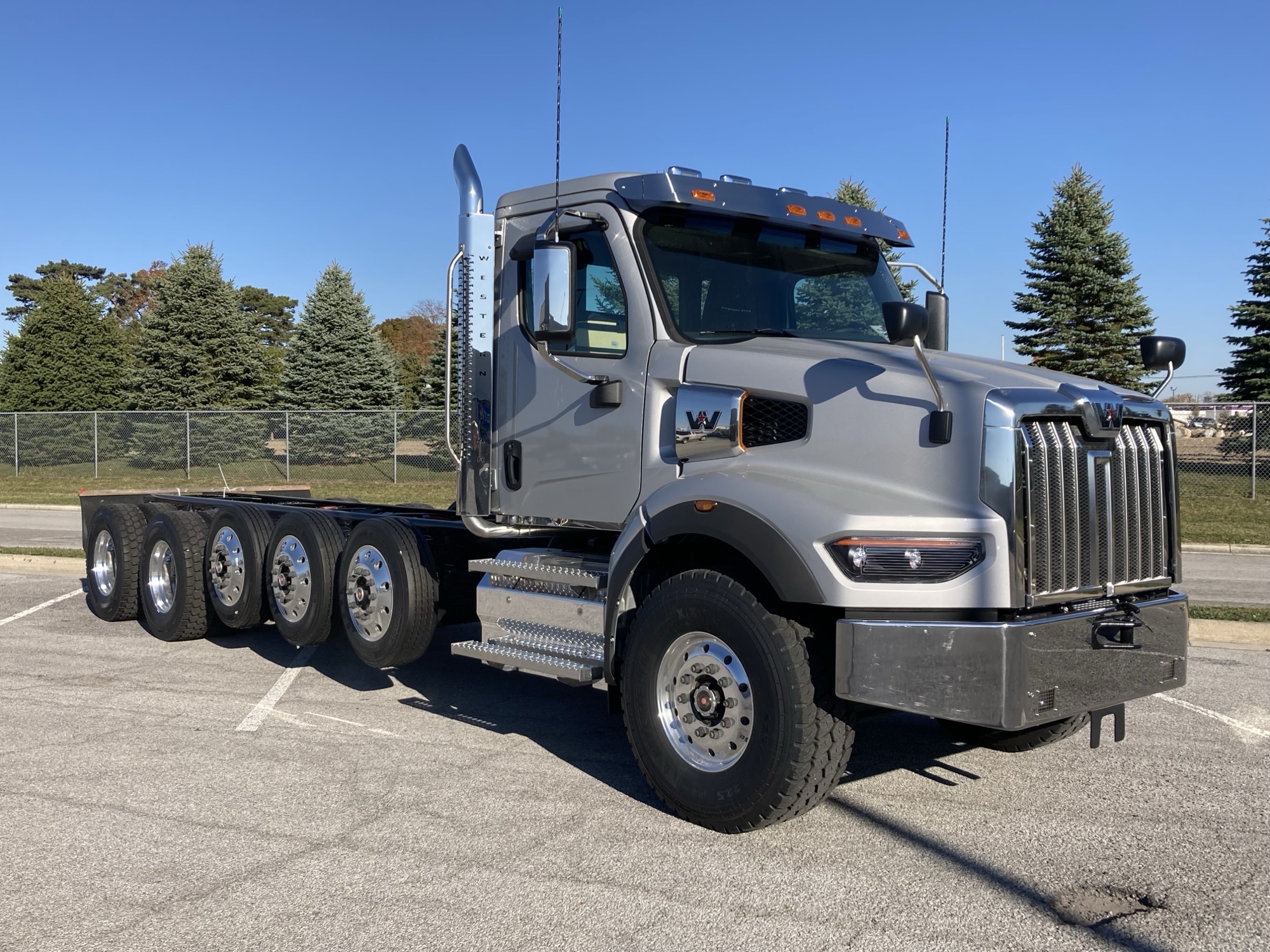 2026 Western Star 47X 2026 Western Star 47X - image 3 of 6