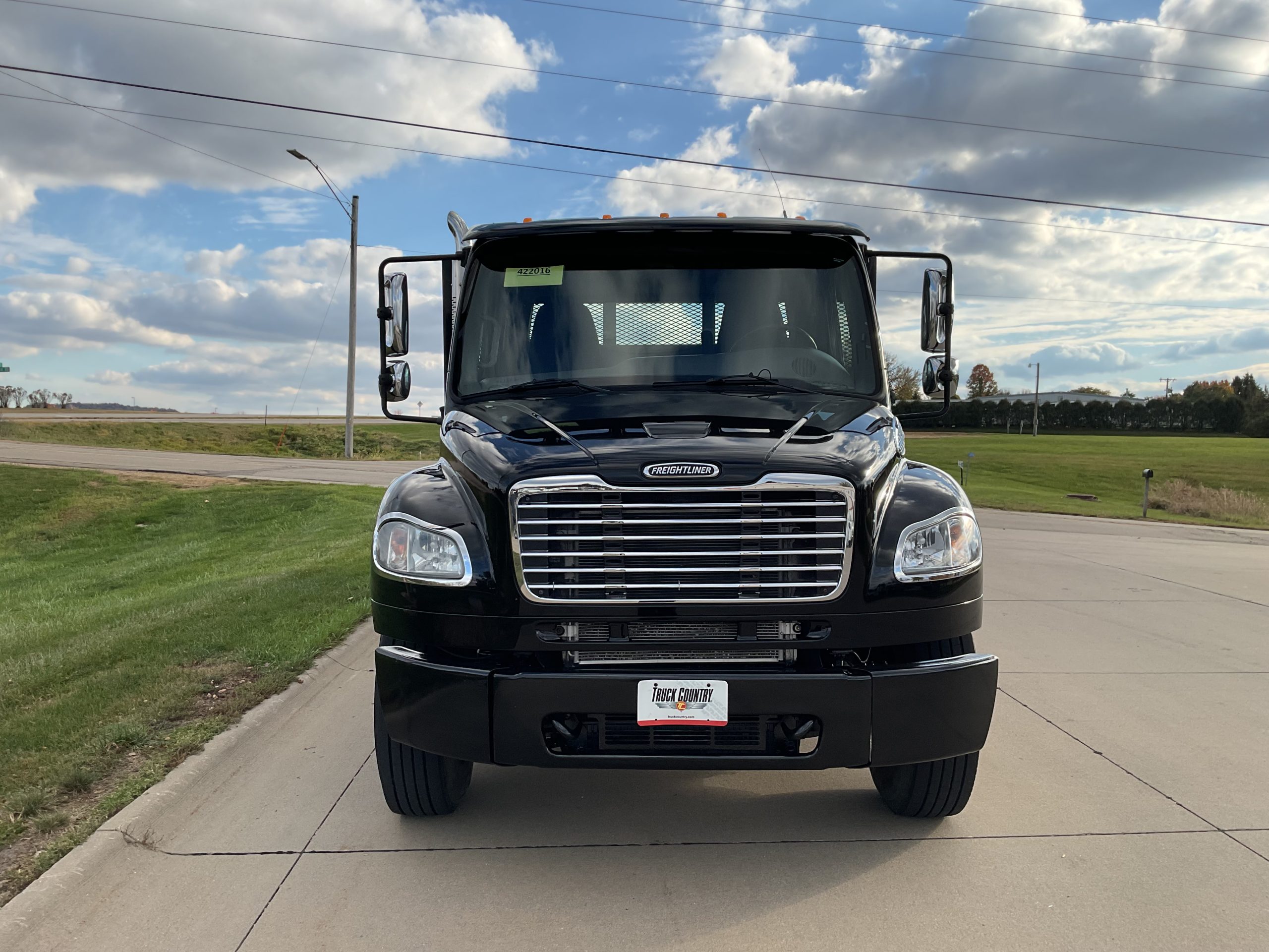 2017 Freightliner M2 106 2017 Freightliner M2 106 - image 2 of 6