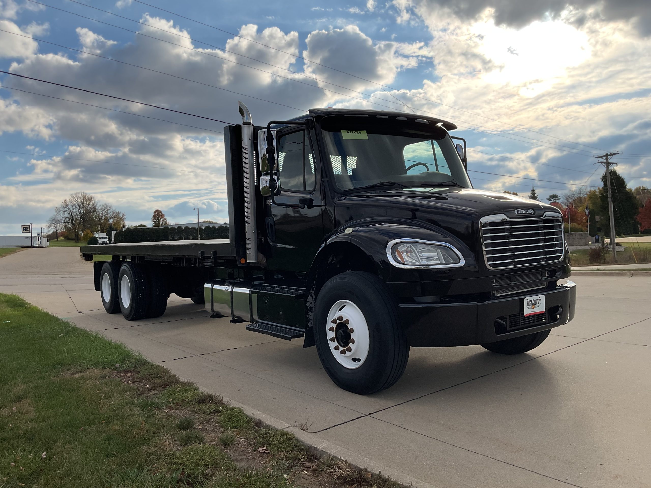 2017 Freightliner M2 106 2017 Freightliner M2 106 - image 3 of 6