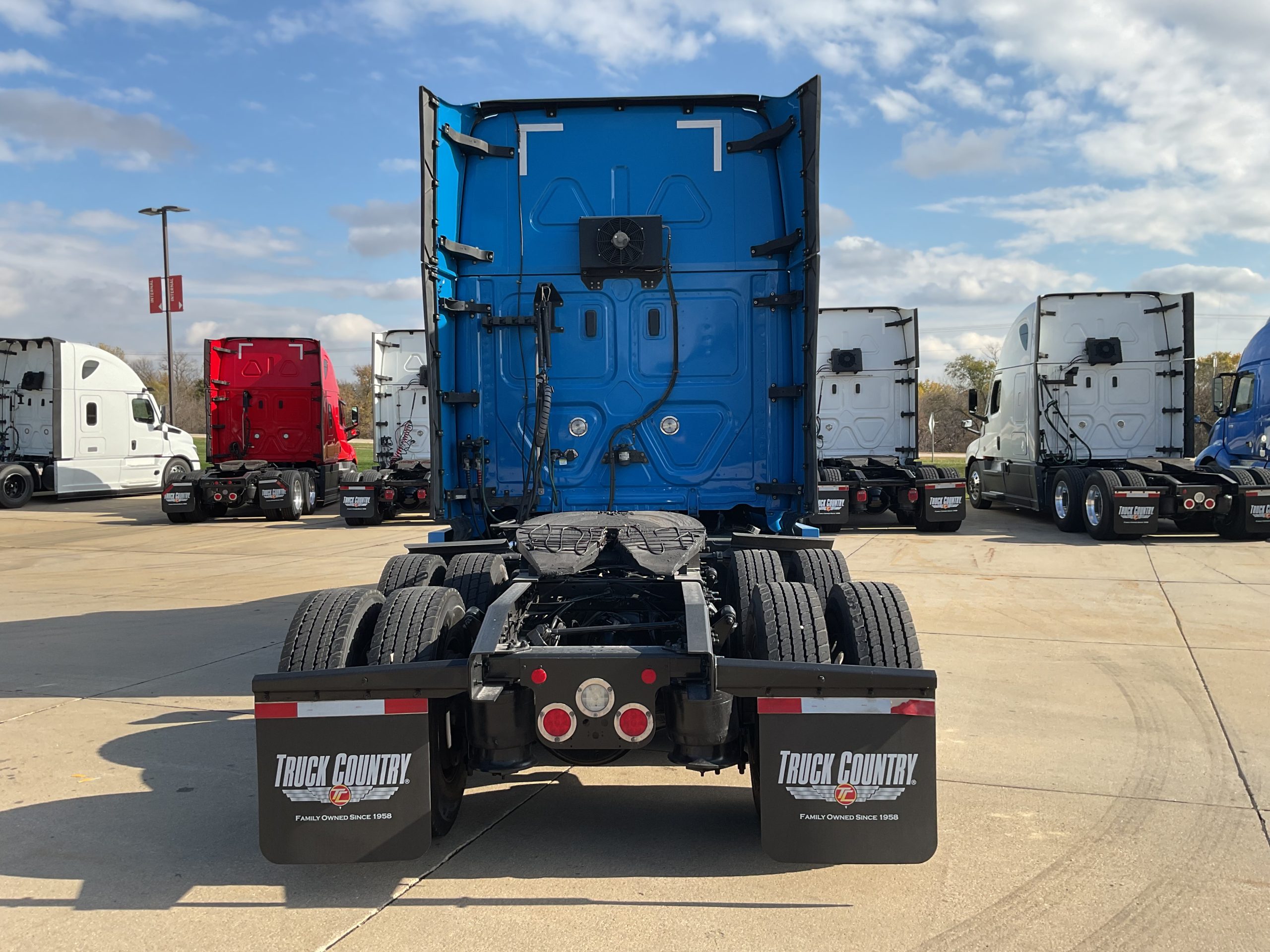 2022 Freightliner PT126 2022 Freightliner PT126 - image 4 of 6