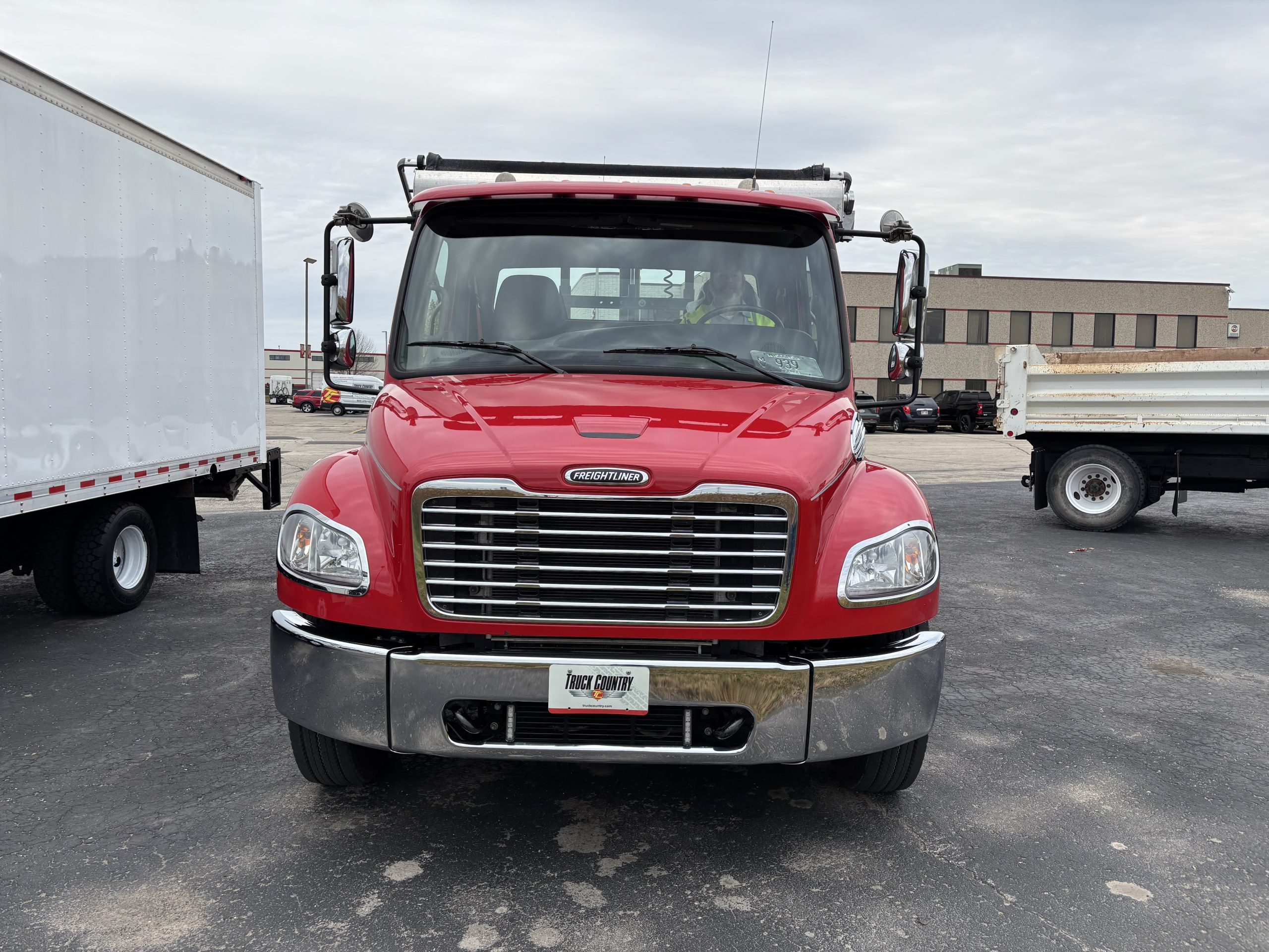 2022 Freightliner M2 106 2022 Freightliner M2 106 - image 2 of 6