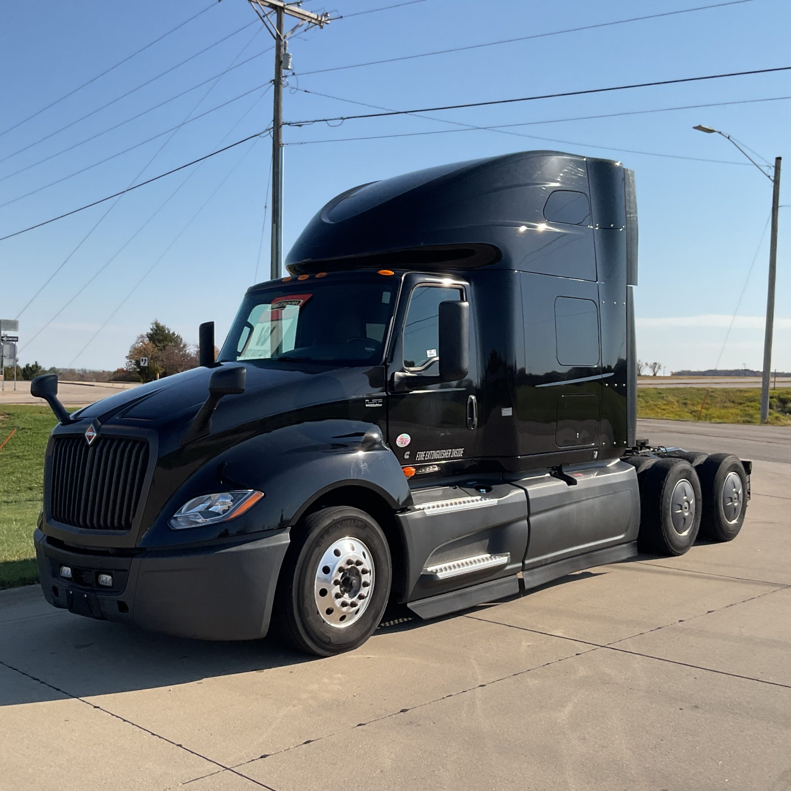 2022 International LT625 2022 International LT625 - image 1 of 6