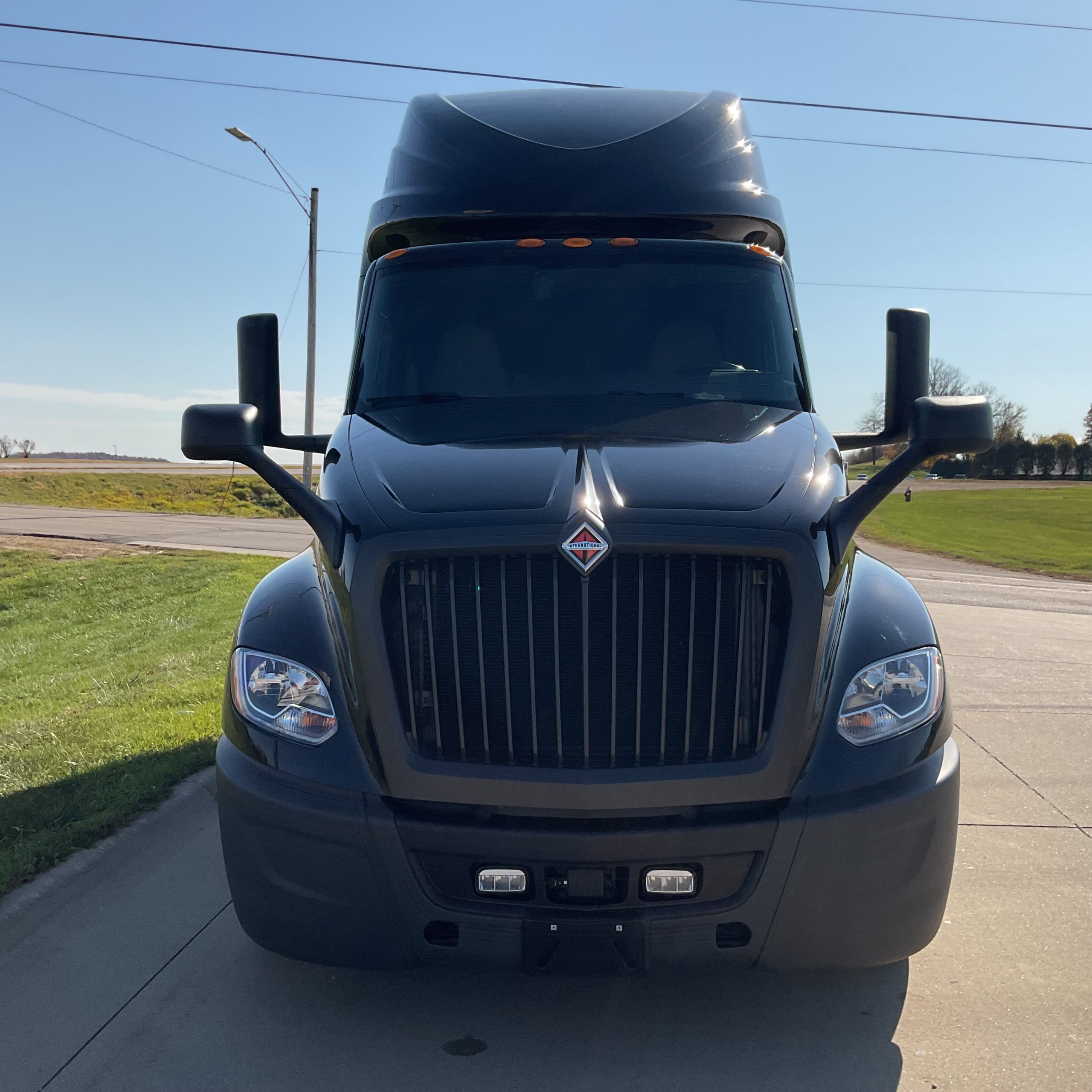 2022 International LT625 2022 International LT625 - image 2 of 6