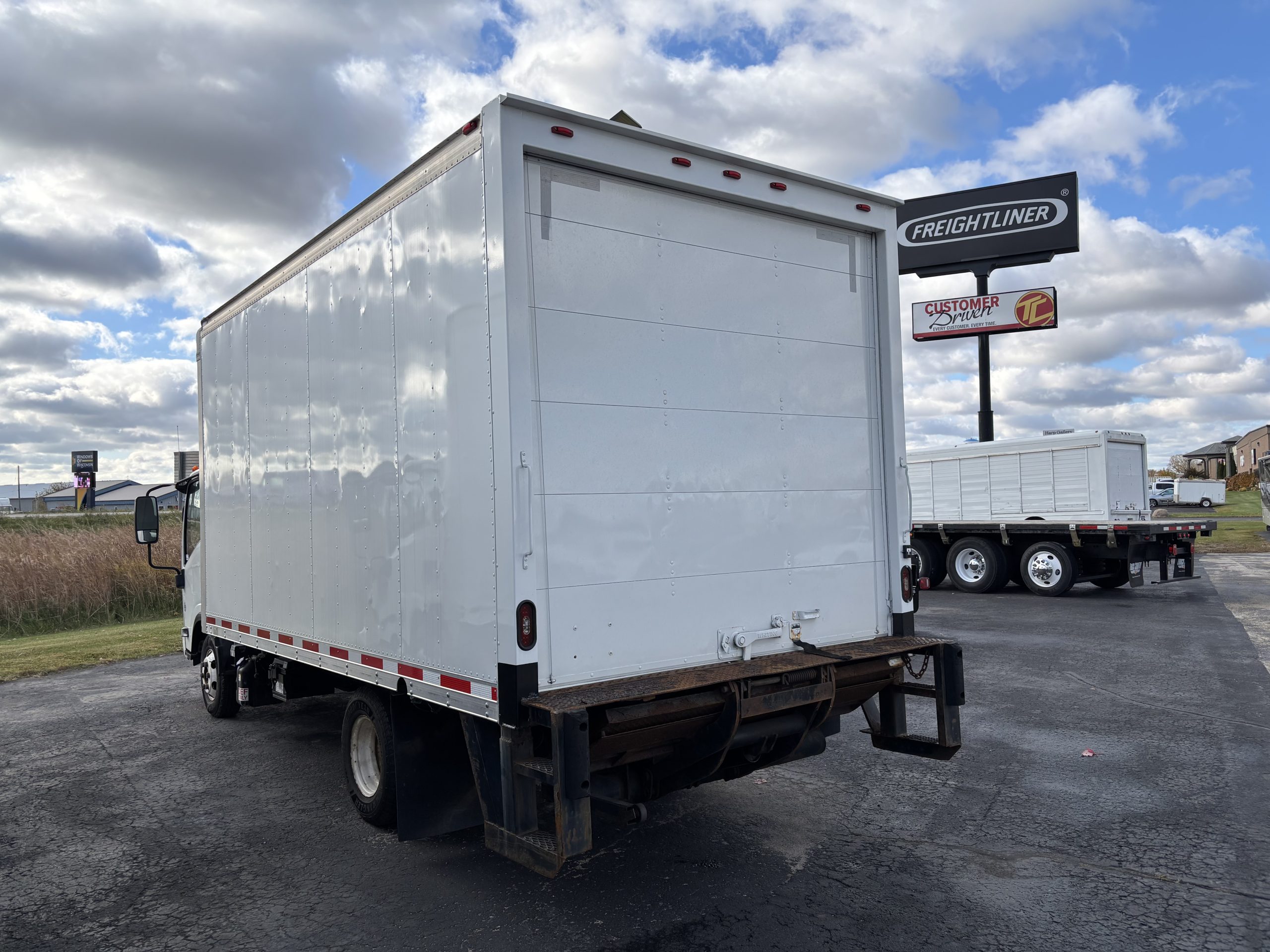 2019 Isuzu NPR 2019 Isuzu NPR - image 6 of 6