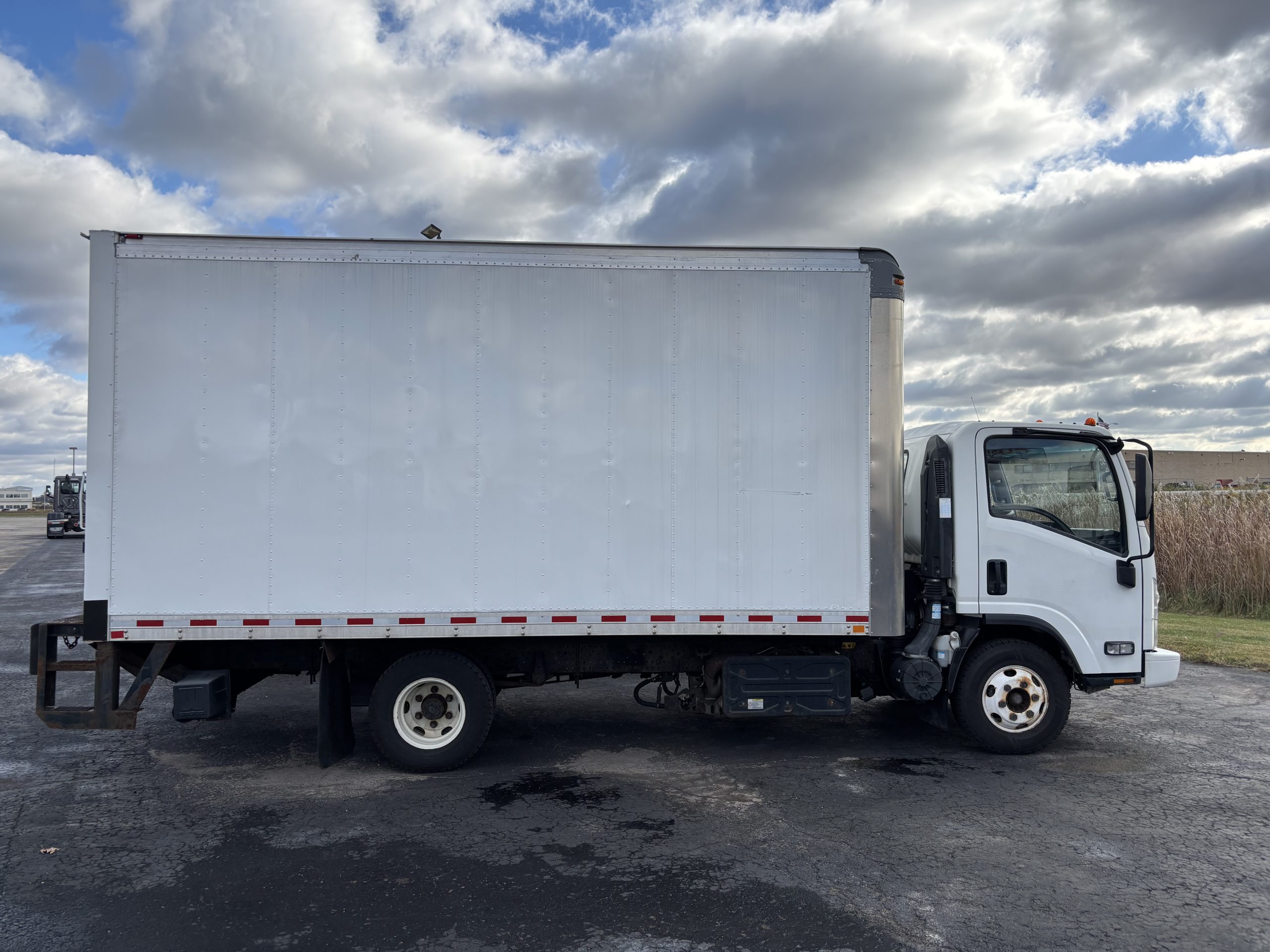 2019 Isuzu NPR 2019 Isuzu NPR - image 5 of 6