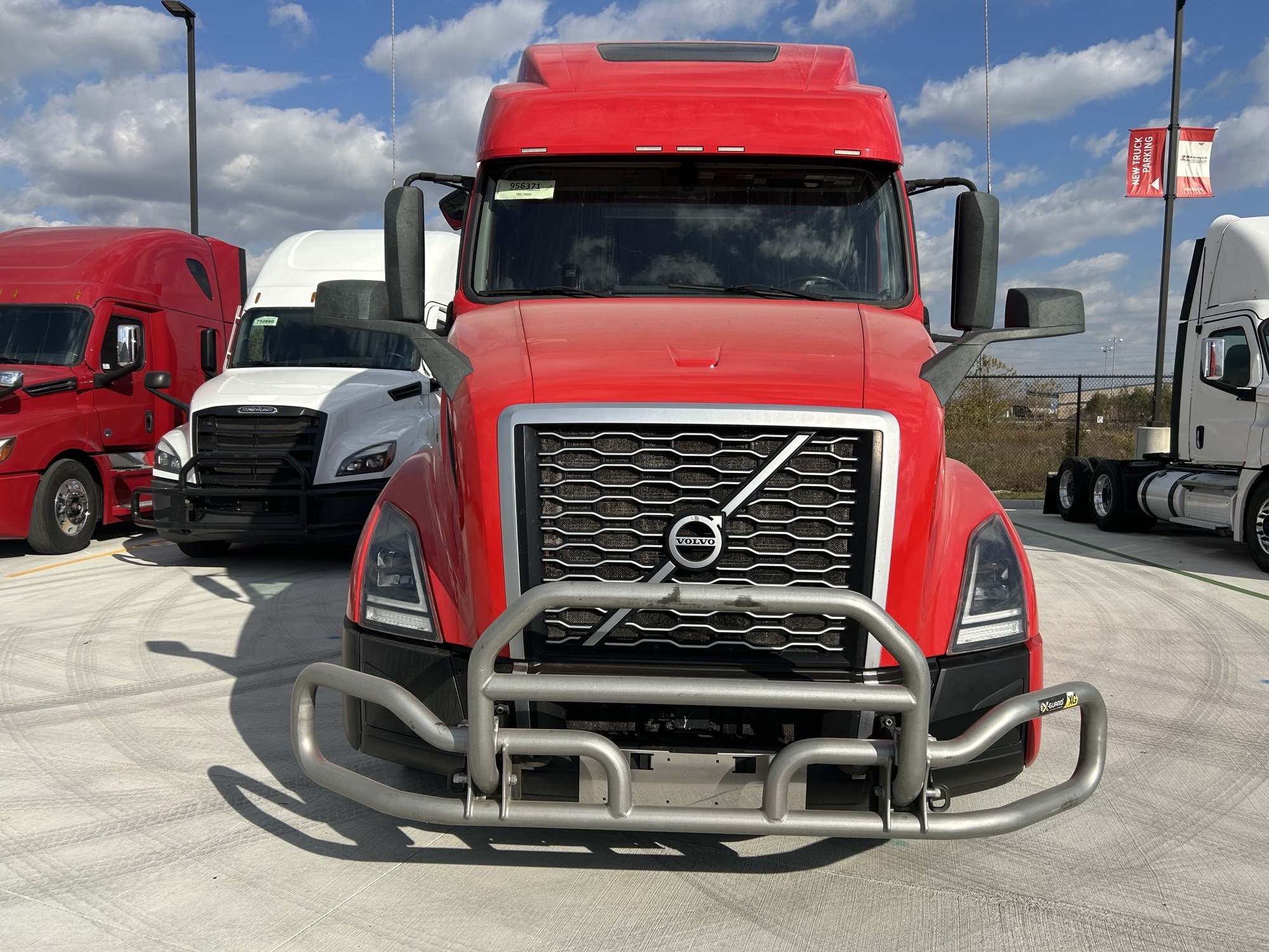 2022 Volvo VNL860 2022 Volvo VNL860 - image 2 of 6