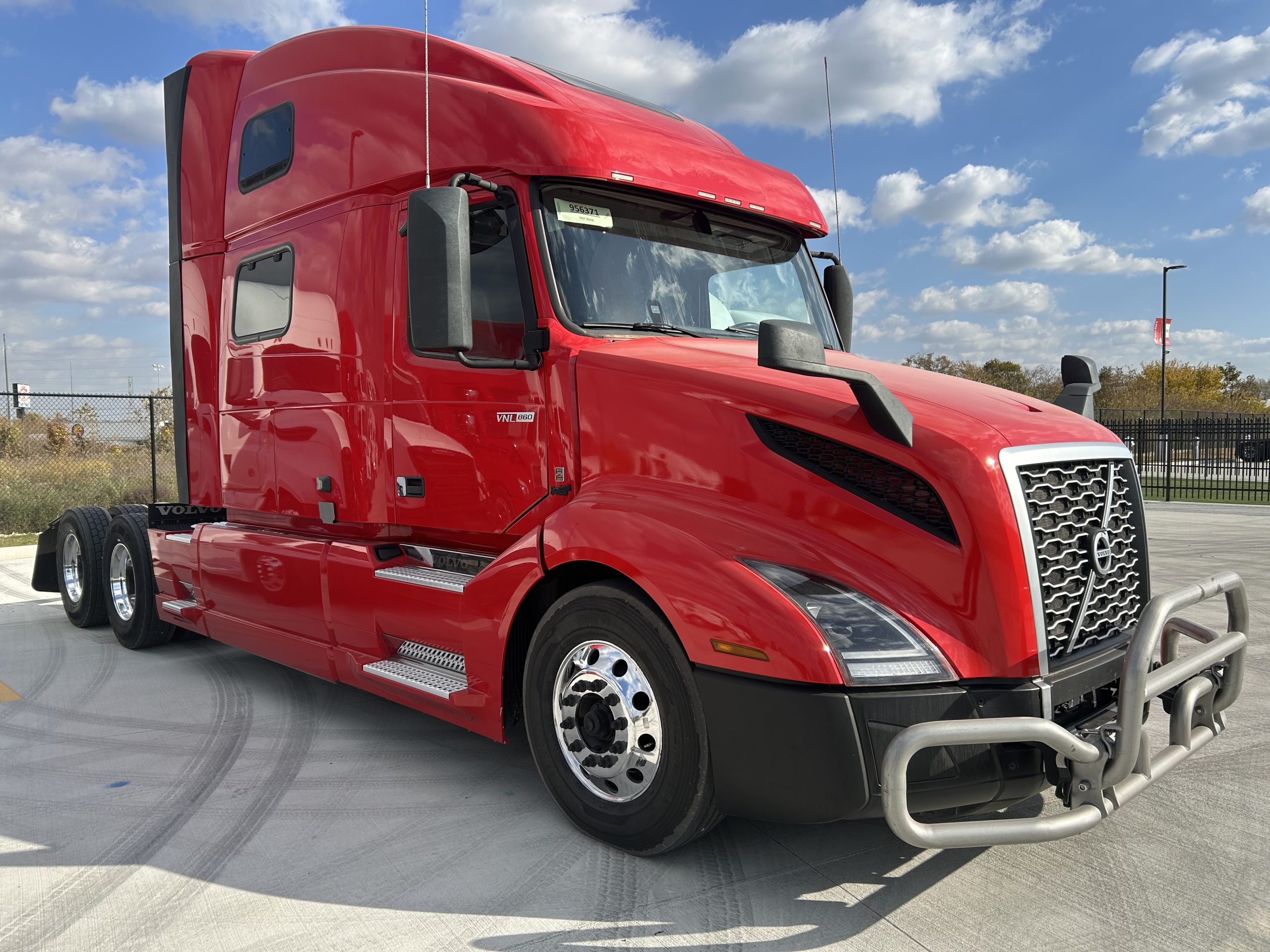 2022 Volvo VNL860 2022 Volvo VNL860 - image 3 of 6