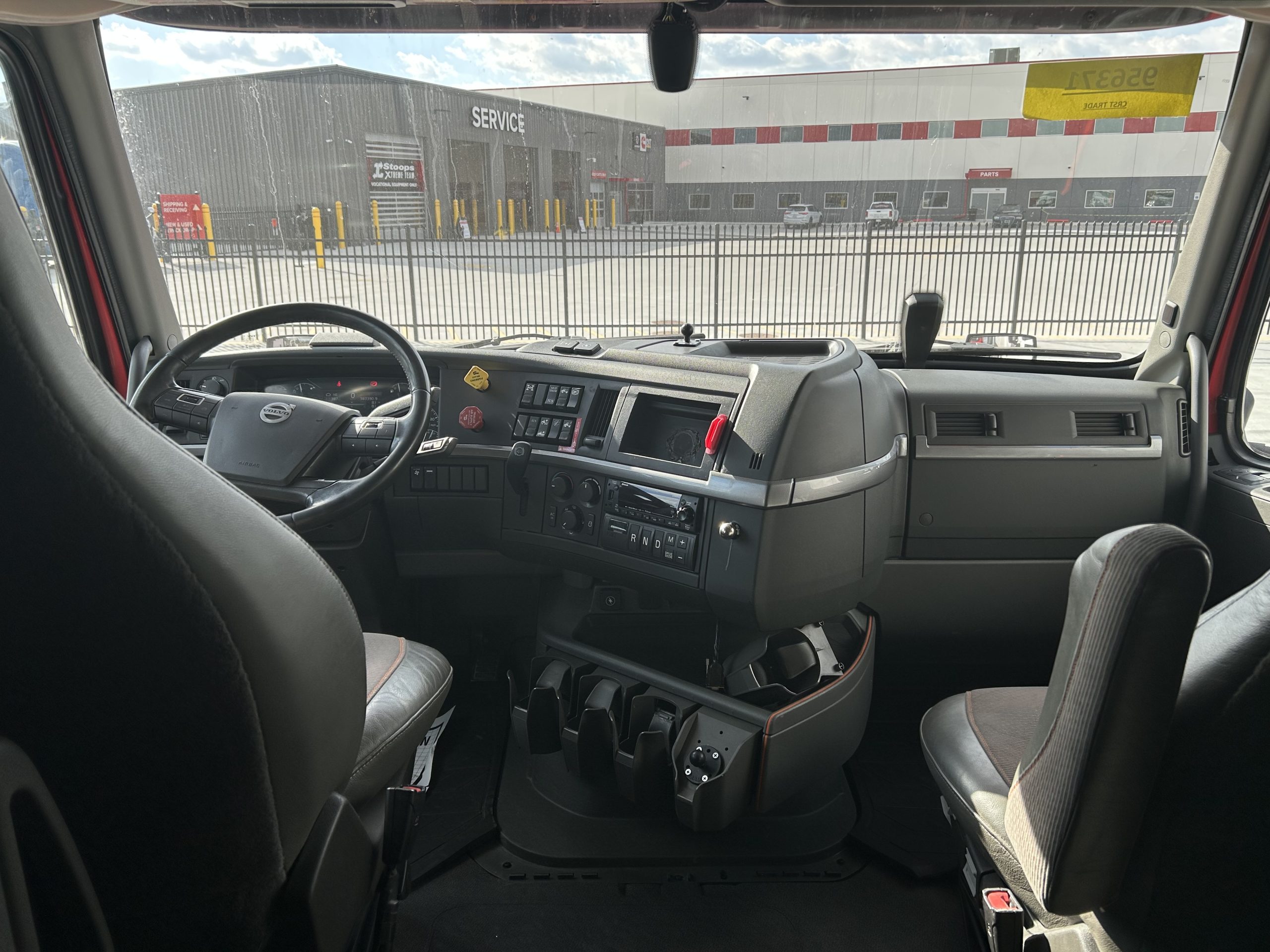 2022 Volvo VNL860 2022 Volvo VNL860 - image 5 of 6