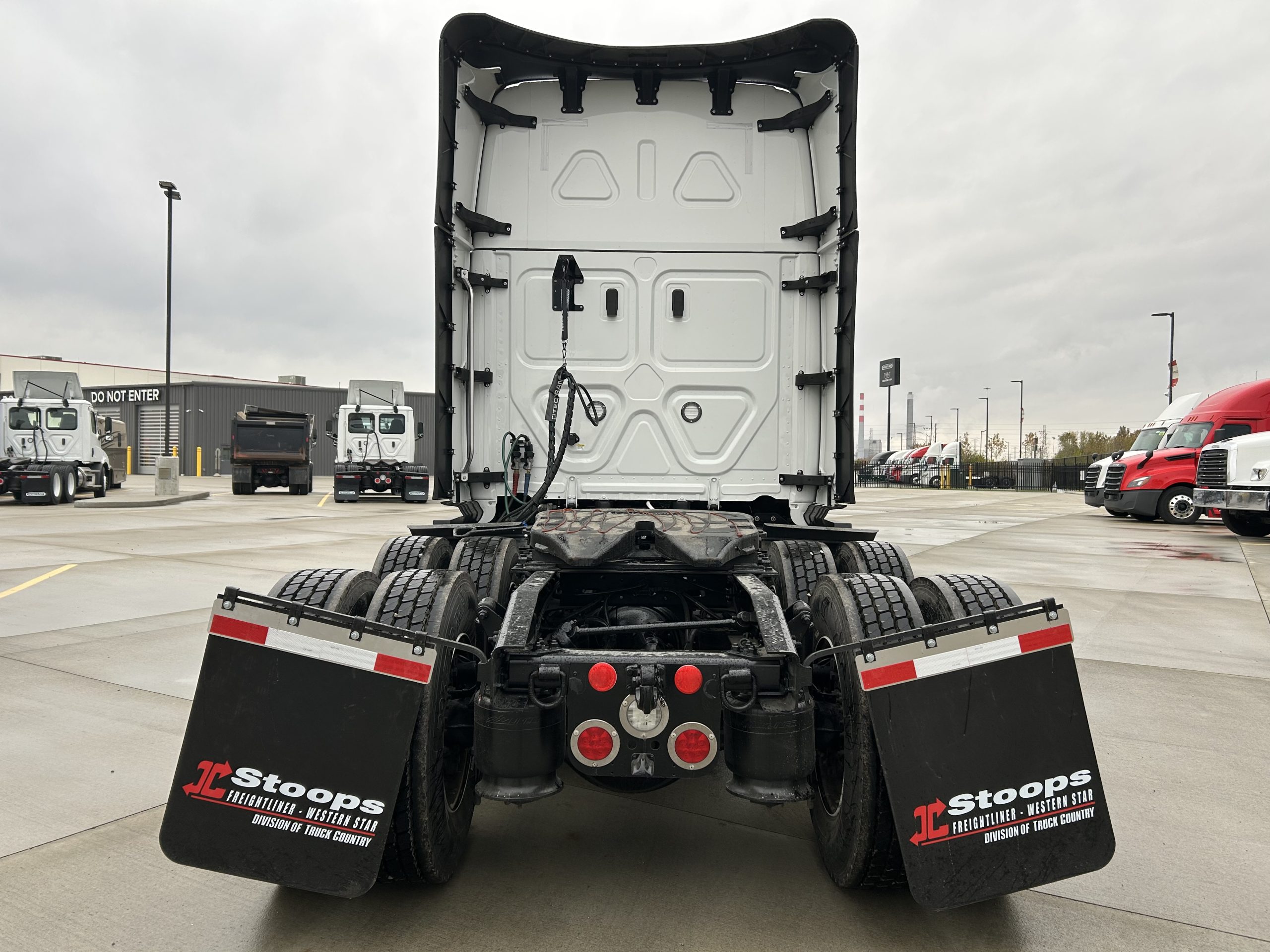 2023 Freightliner PT126SLP 2023 Freightliner PT126SLP - image 4 of 6