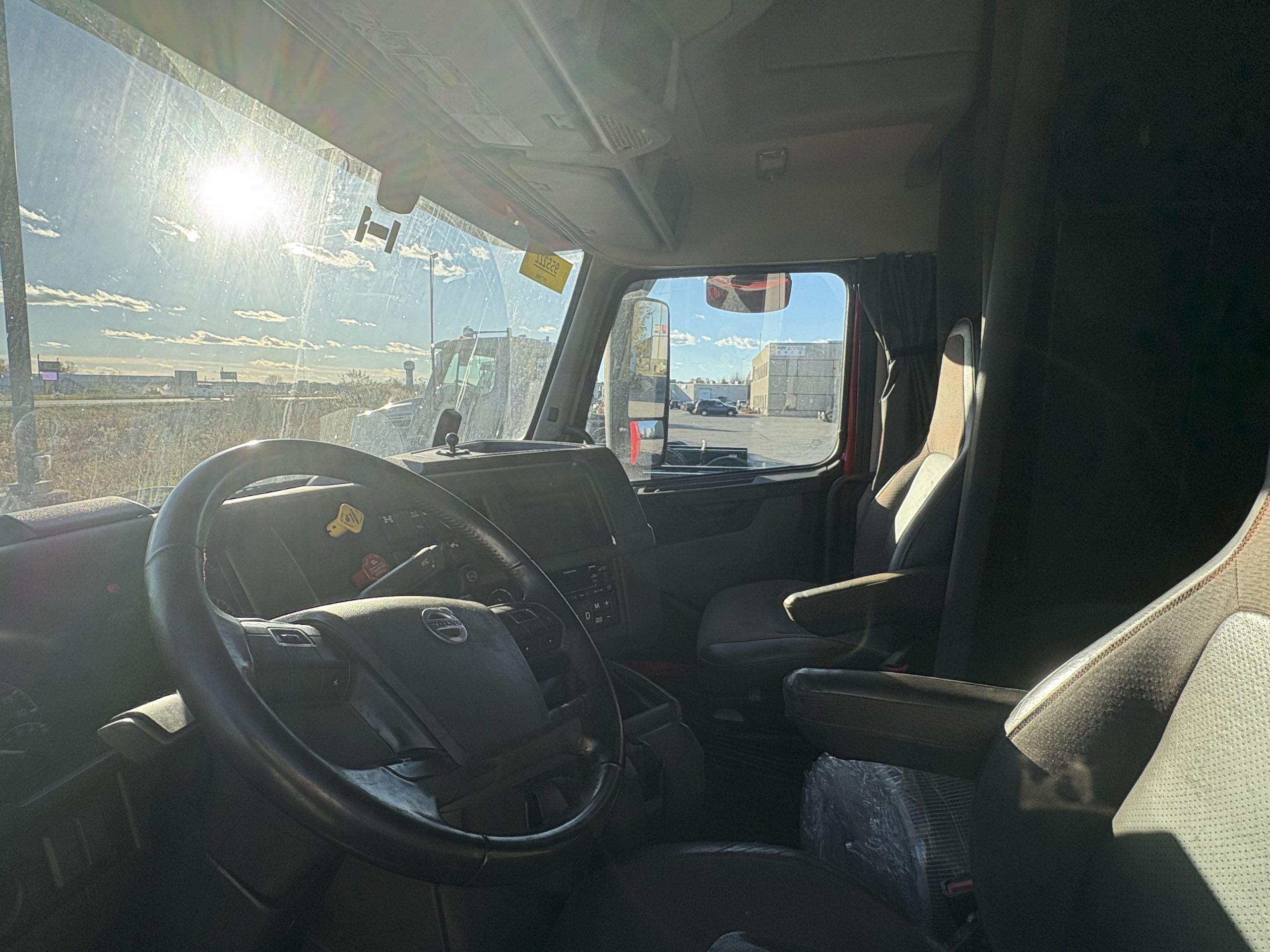 2022 Volvo VNL860 2022 Volvo VNL860 - image 5 of 6