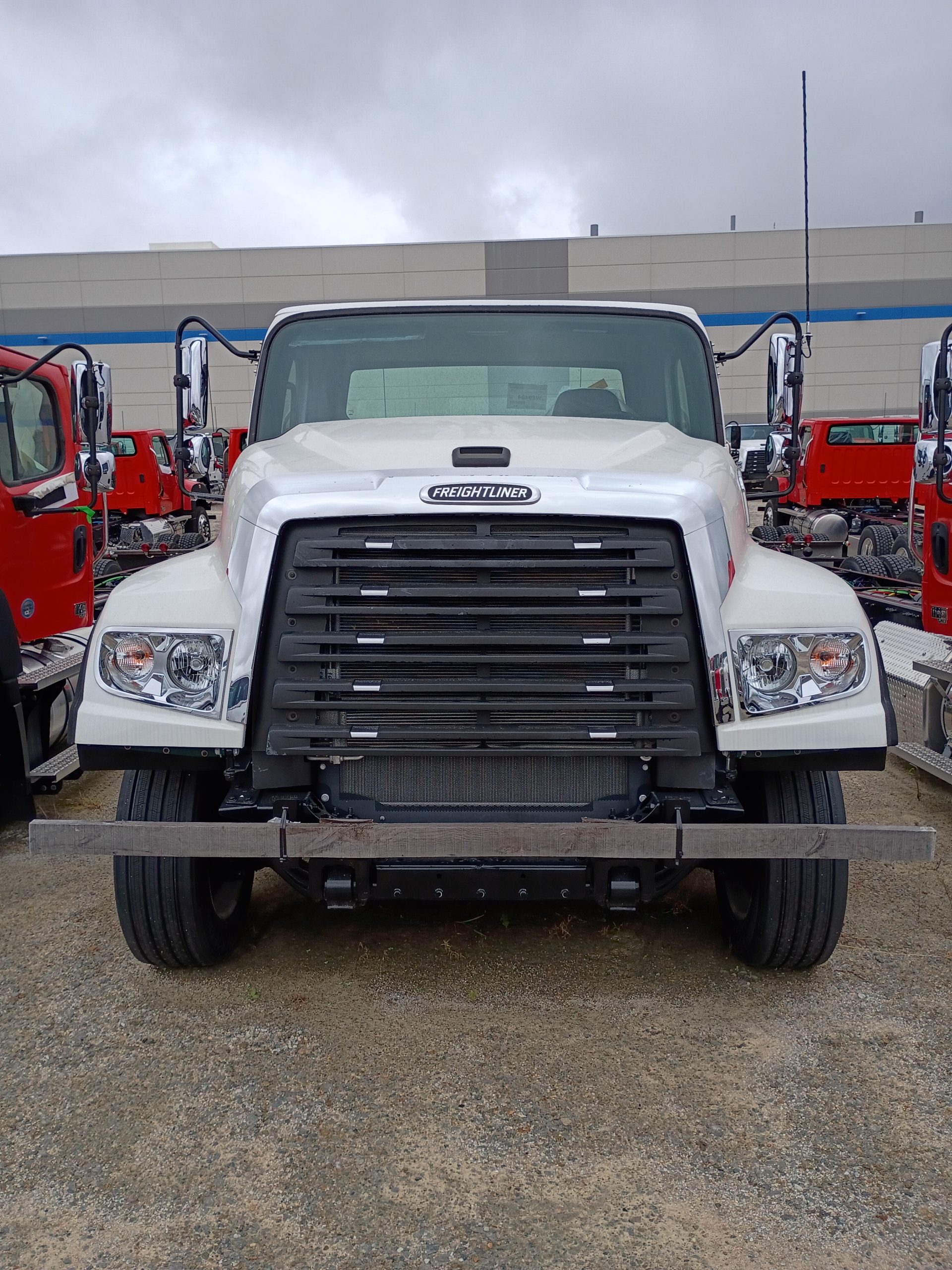 2025 Freightliner 114SD+ 2025 Freightliner 114SD+ - image 2 of 4
