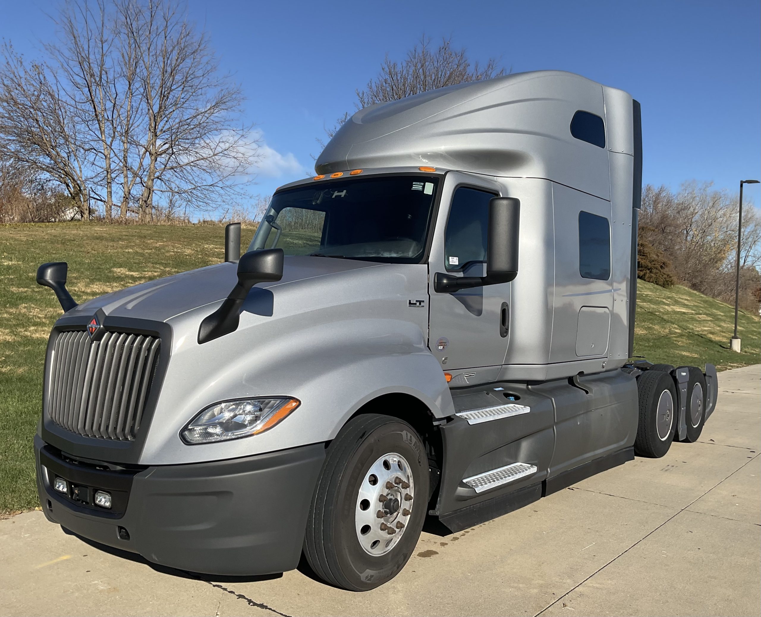 2022 International LT625 2022 International LT625 - image 1 of 6