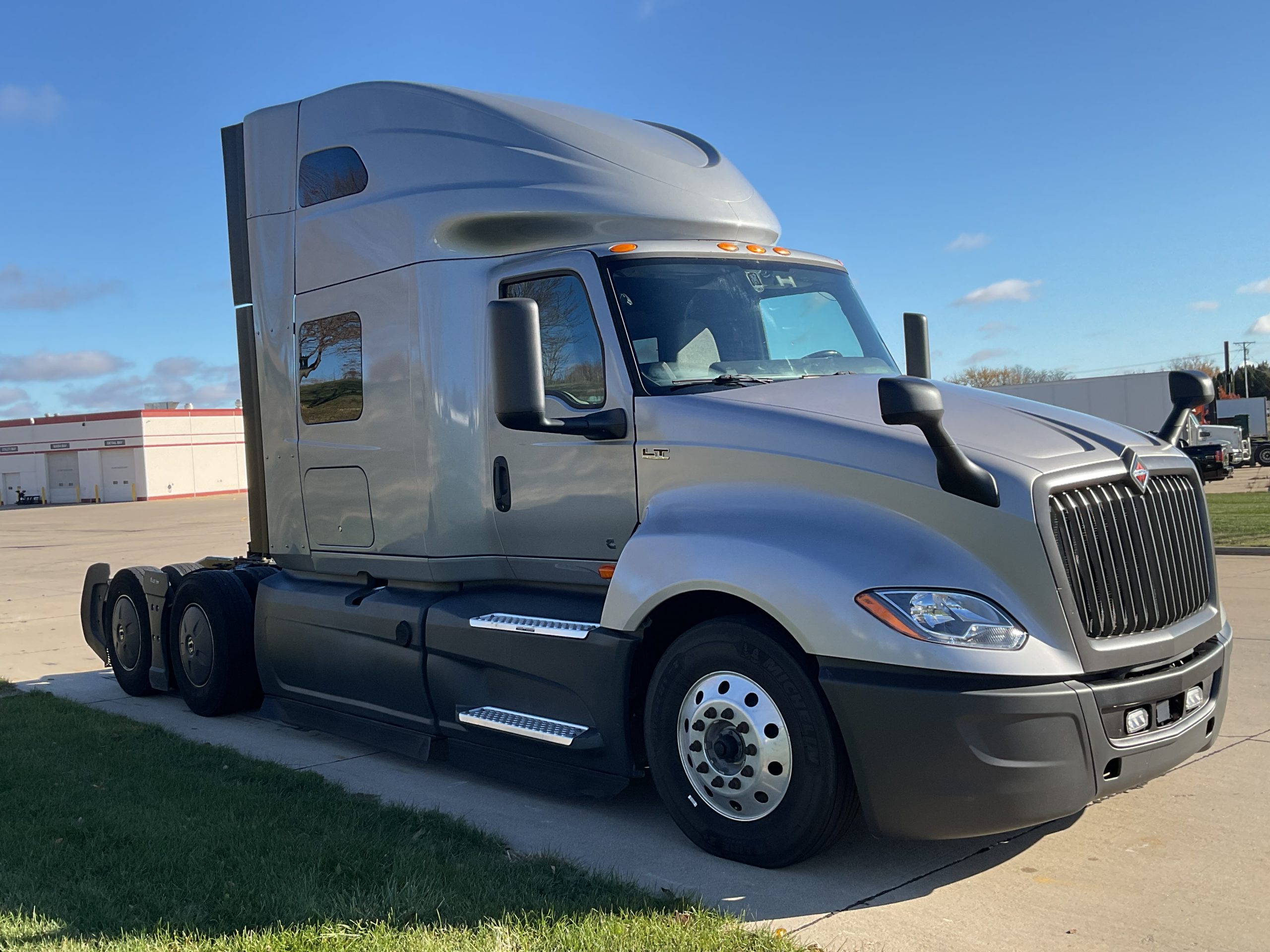 2022 International LT625 2022 International LT625 - image 3 of 6