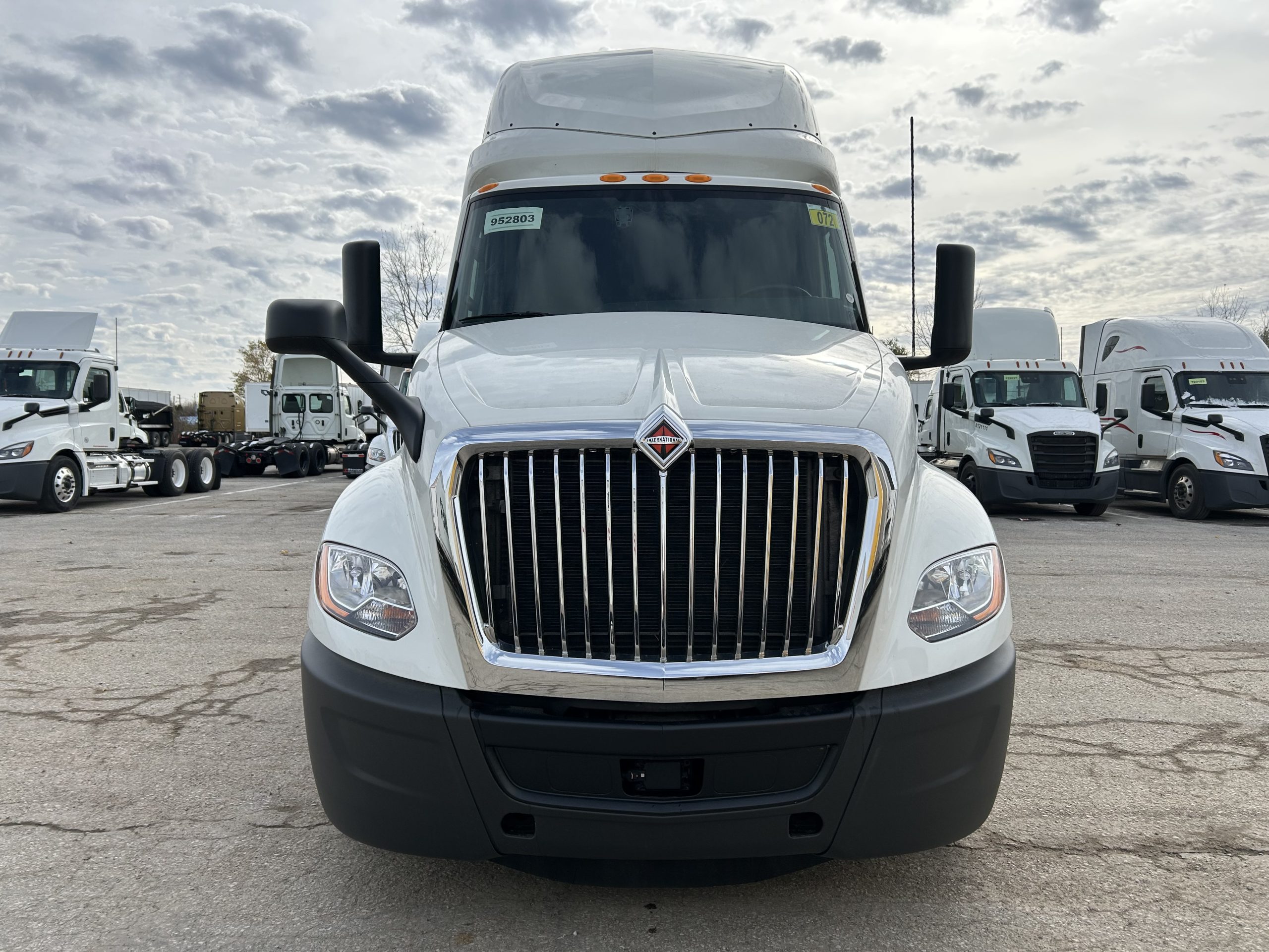 2022 International LT625 2022 International LT625 - image 2 of 6