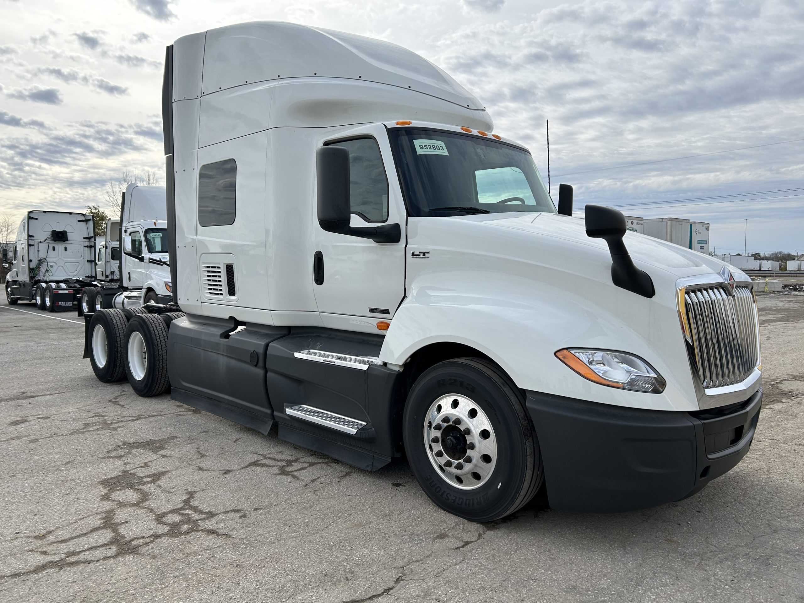 2022 International LT625 2022 International LT625 - image 3 of 6