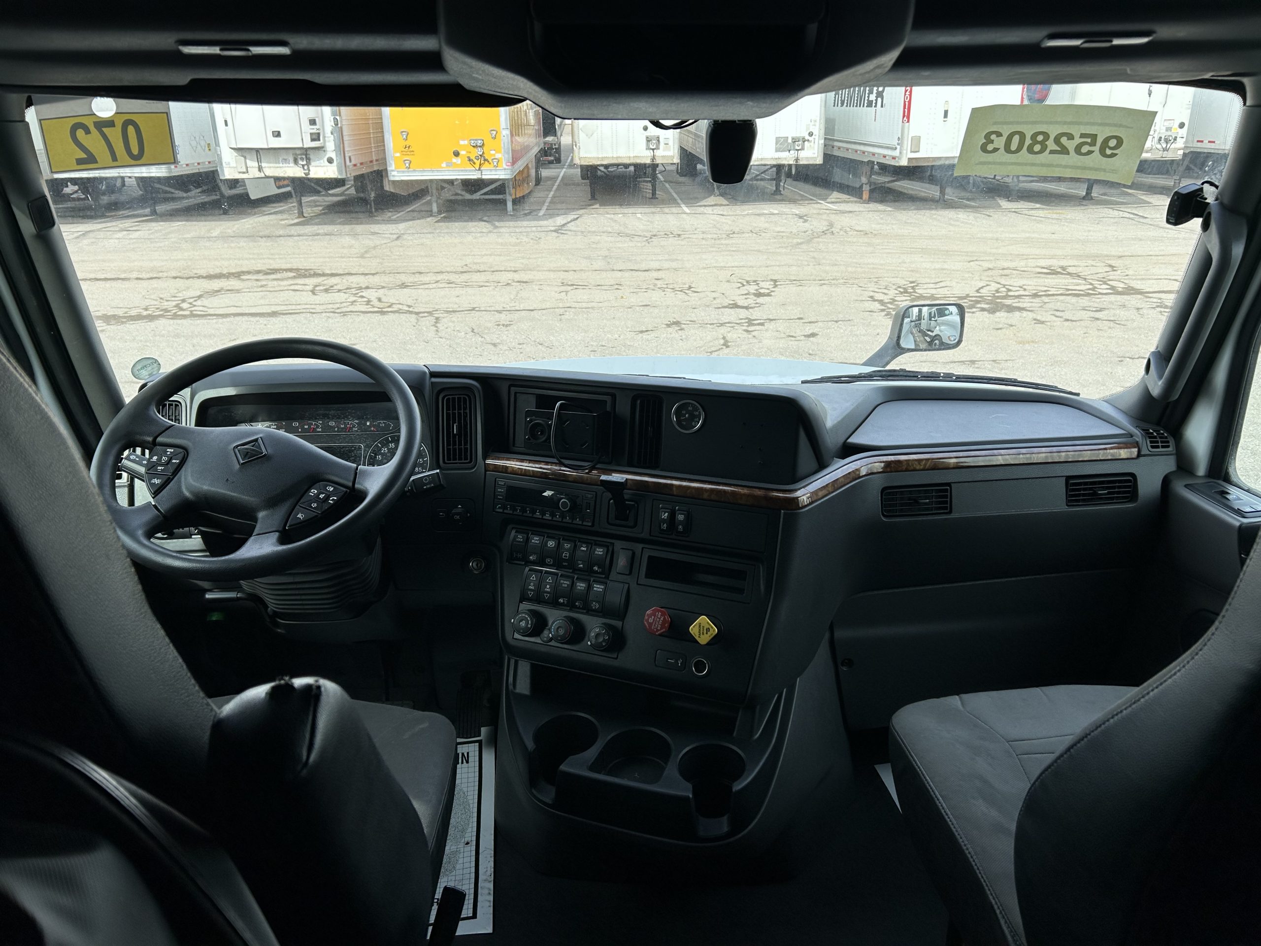 2022 International LT625 2022 International LT625 - image 5 of 6